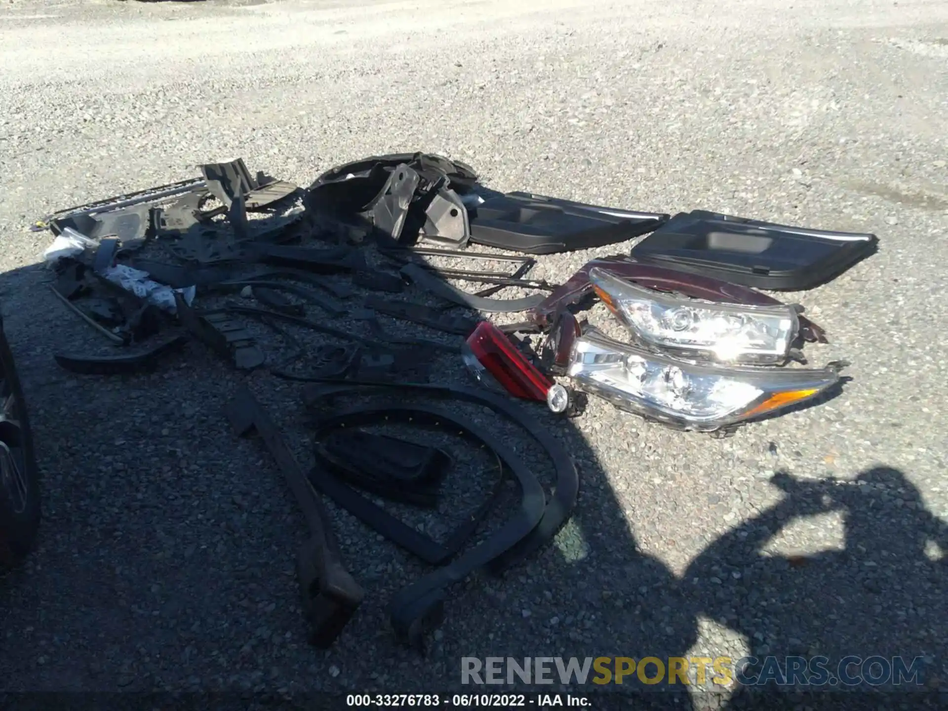 12 Photograph of a damaged car 5TDBZRFH3KS942608 TOYOTA HIGHLANDER 2019