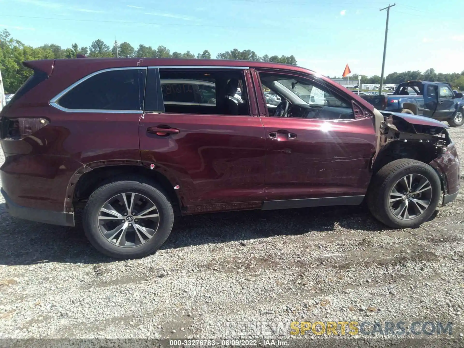 6 Photograph of a damaged car 5TDBZRFH3KS942608 TOYOTA HIGHLANDER 2019