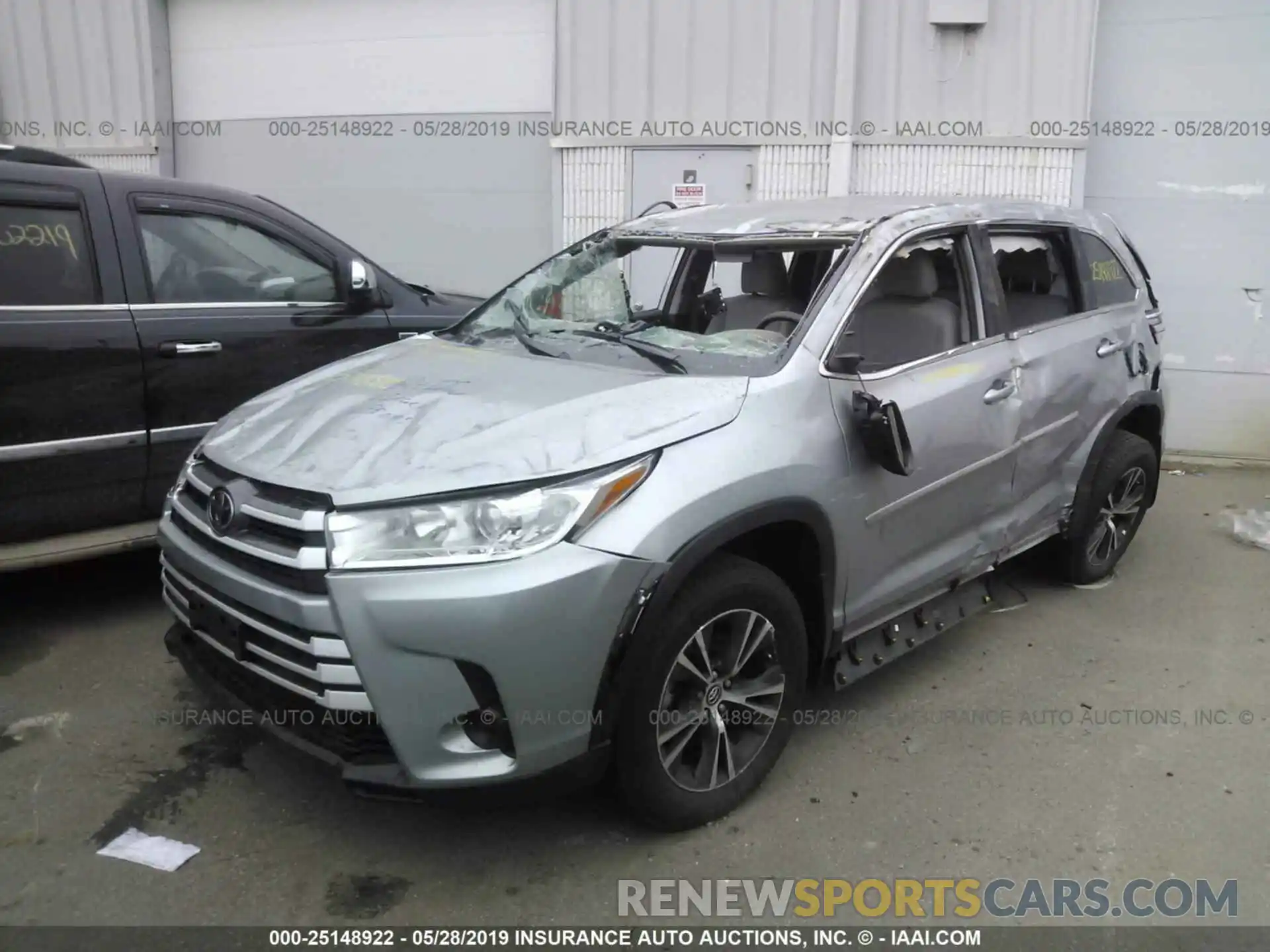 2 Photograph of a damaged car 5TDBZRFH3KS945654 TOYOTA HIGHLANDER 2019