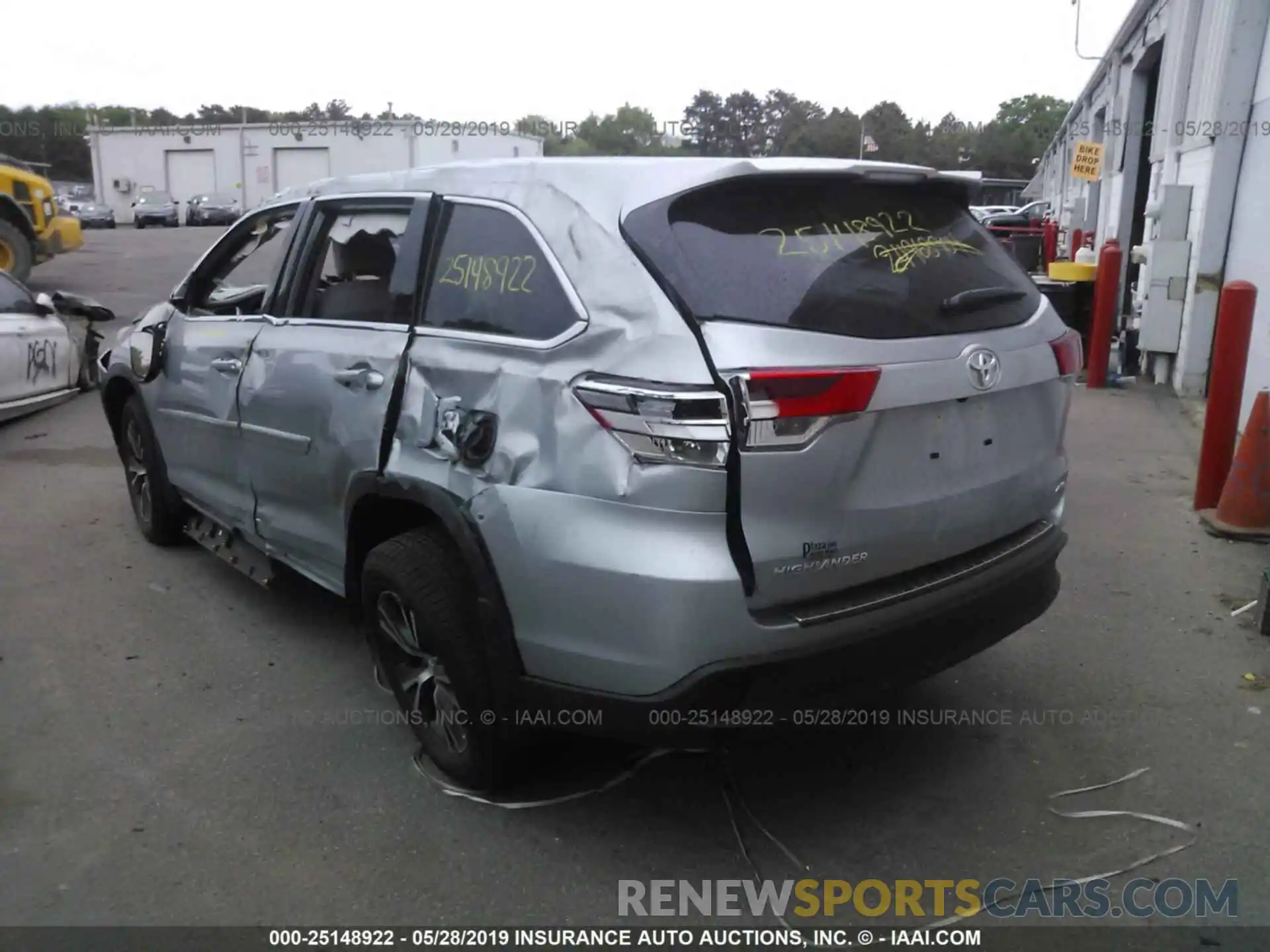 3 Photograph of a damaged car 5TDBZRFH3KS945654 TOYOTA HIGHLANDER 2019