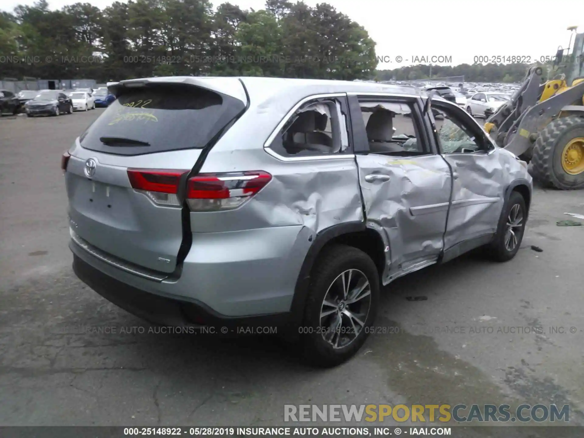 4 Photograph of a damaged car 5TDBZRFH3KS945654 TOYOTA HIGHLANDER 2019