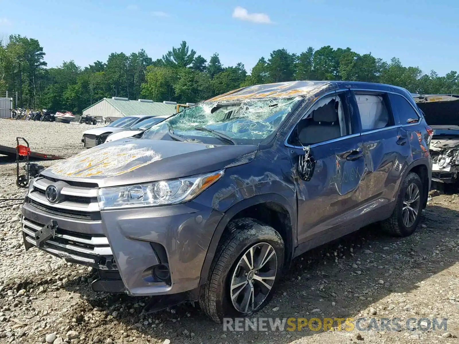 2 Photograph of a damaged car 5TDBZRFH3KS946108 TOYOTA HIGHLANDER 2019