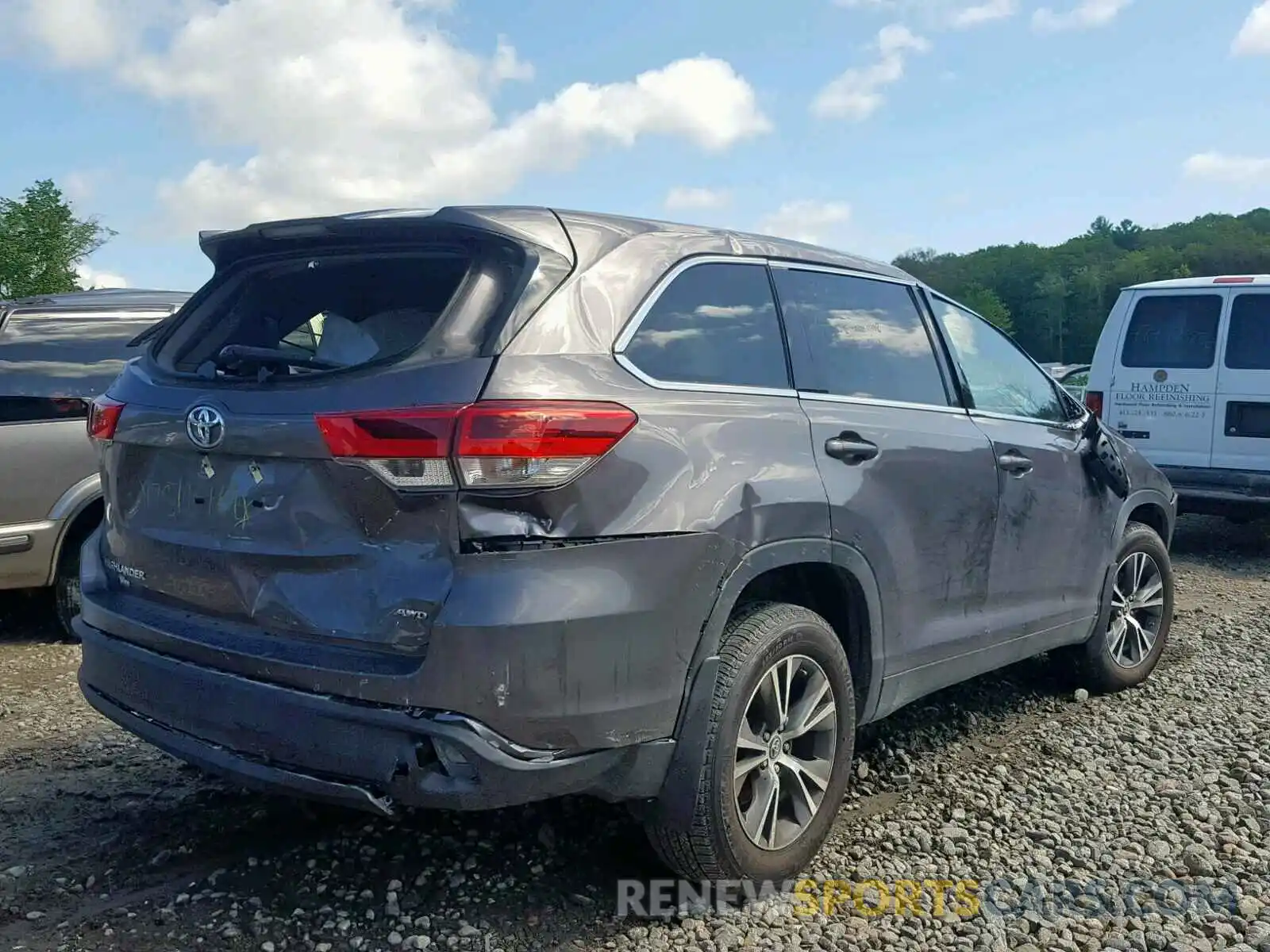 4 Photograph of a damaged car 5TDBZRFH3KS946108 TOYOTA HIGHLANDER 2019