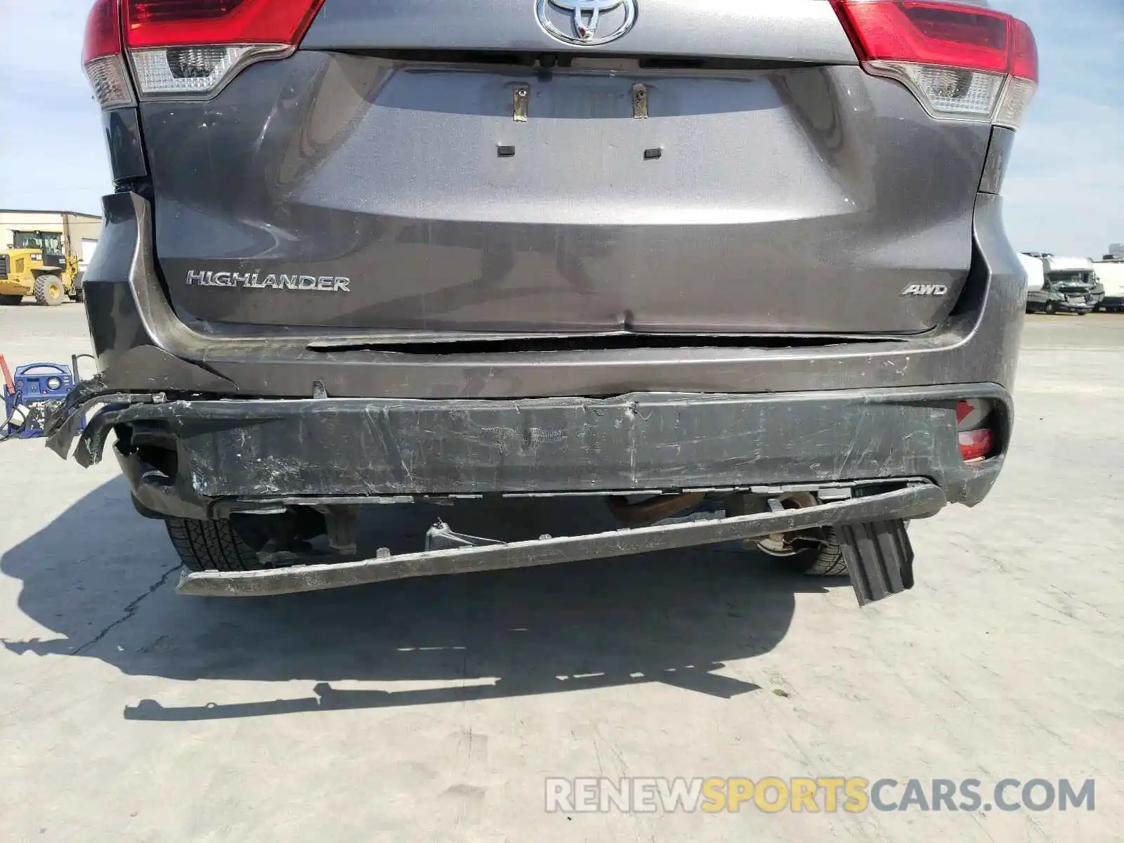 9 Photograph of a damaged car 5TDBZRFH3KS954712 TOYOTA HIGHLANDER 2019