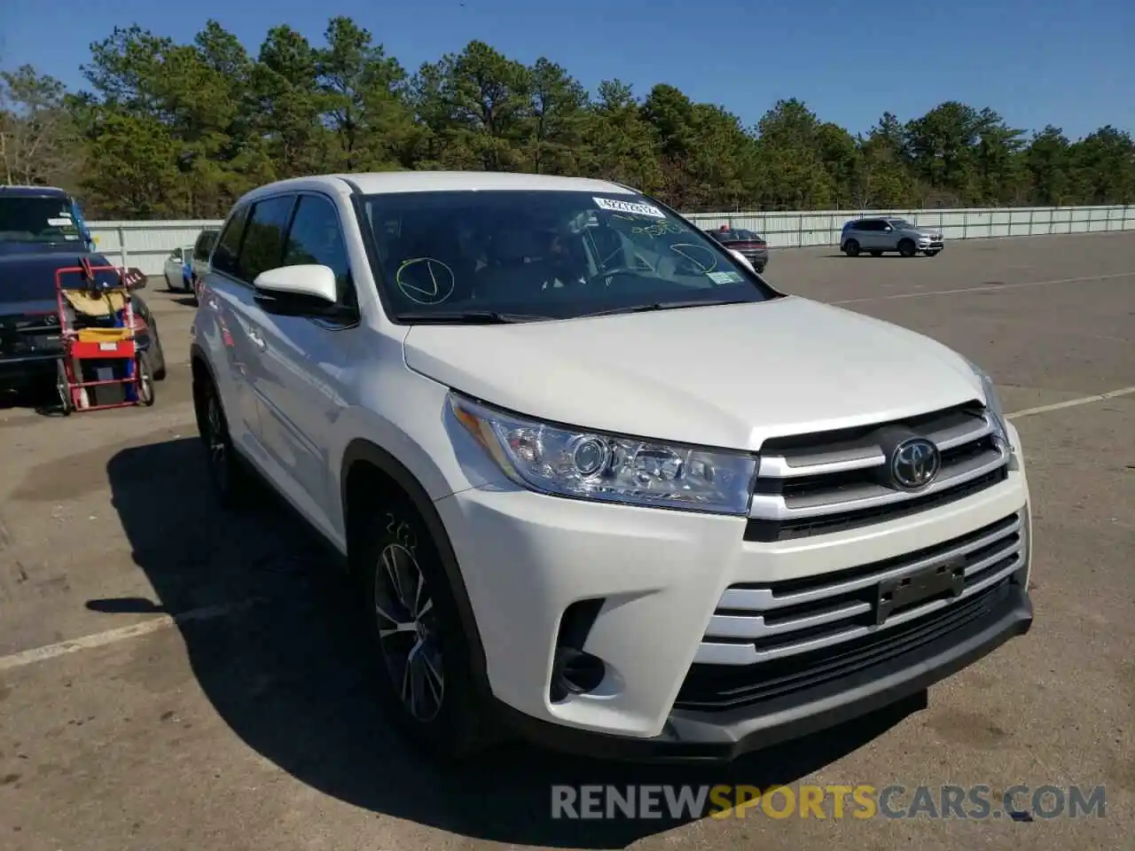 1 Photograph of a damaged car 5TDBZRFH3KS958436 TOYOTA HIGHLANDER 2019