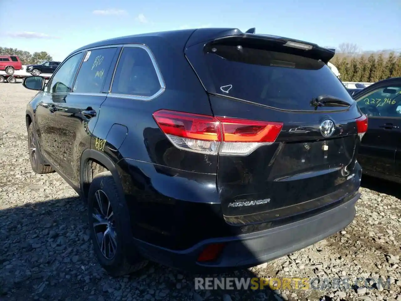 3 Photograph of a damaged car 5TDBZRFH3KS959277 TOYOTA HIGHLANDER 2019