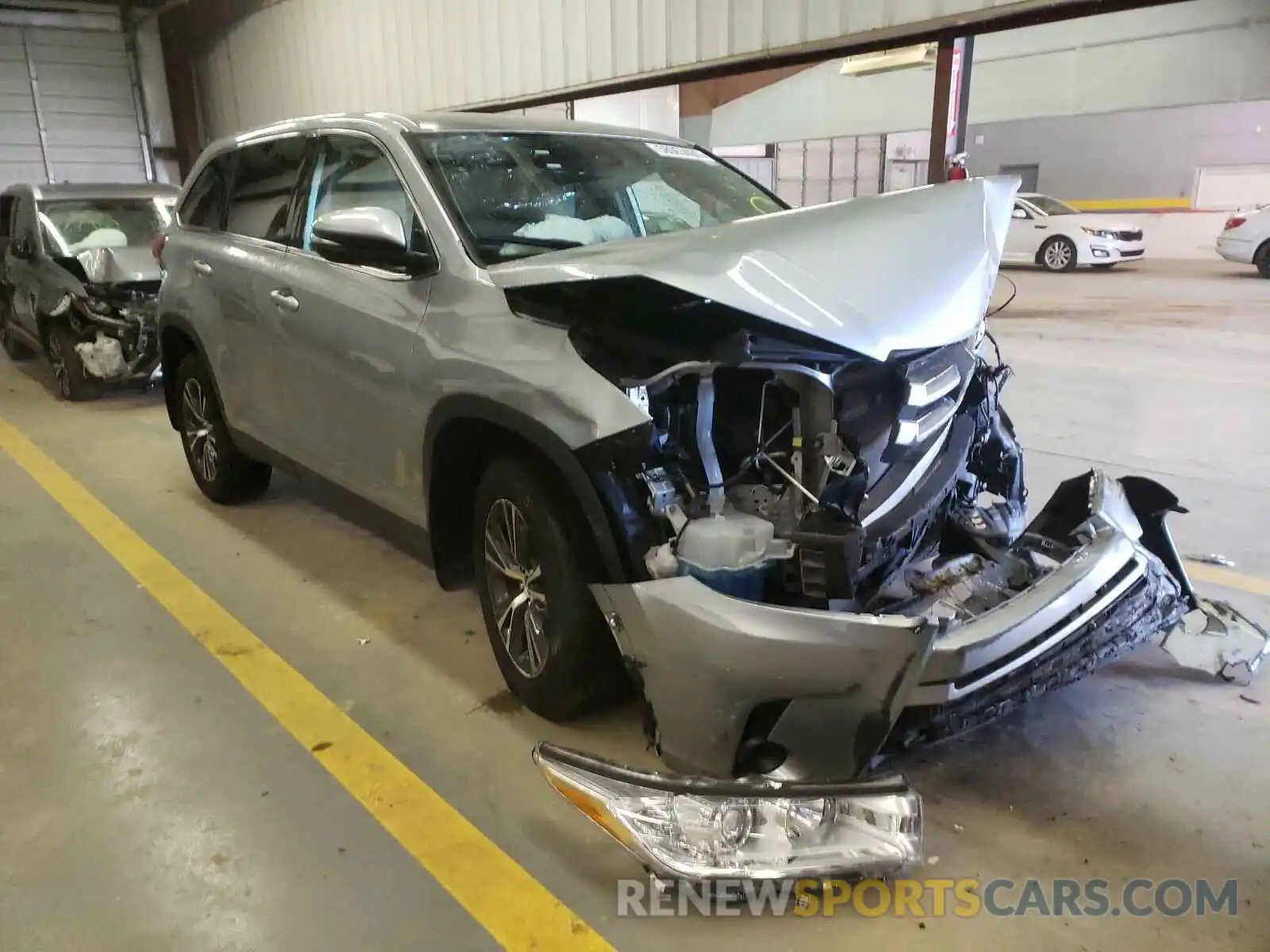 1 Photograph of a damaged car 5TDBZRFH3KS960493 TOYOTA HIGHLANDER 2019