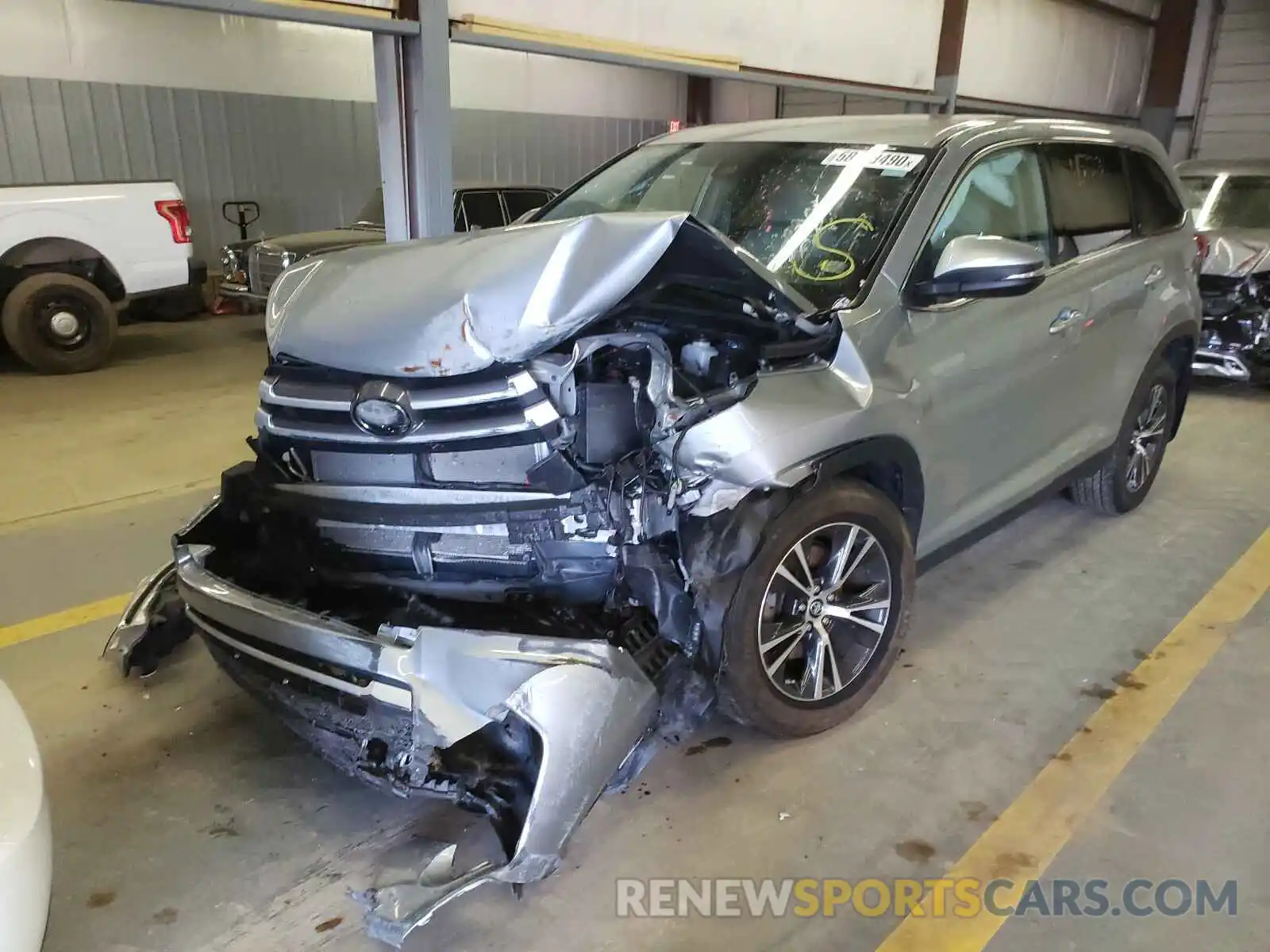 2 Photograph of a damaged car 5TDBZRFH3KS960493 TOYOTA HIGHLANDER 2019