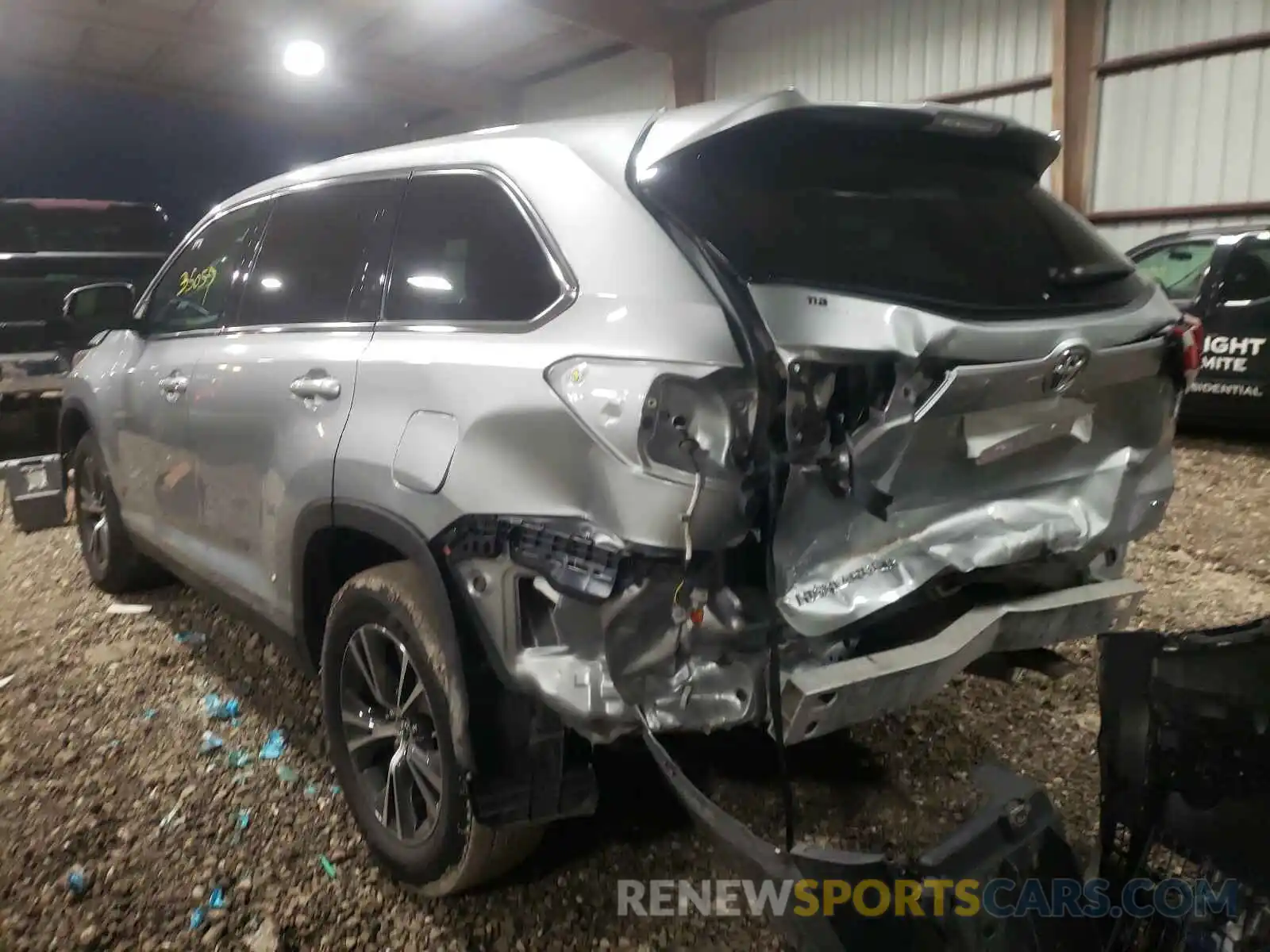 3 Photograph of a damaged car 5TDBZRFH3KS962471 TOYOTA HIGHLANDER 2019