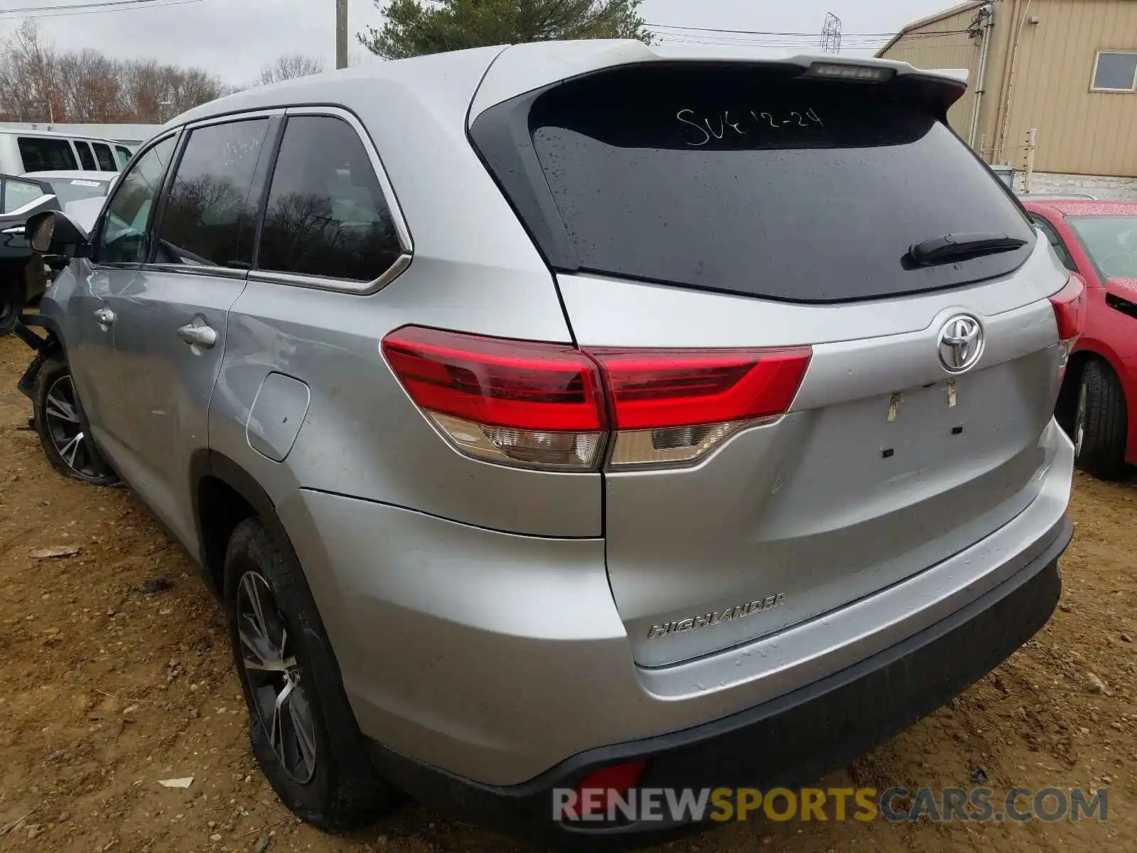 3 Photograph of a damaged car 5TDBZRFH3KS963670 TOYOTA HIGHLANDER 2019