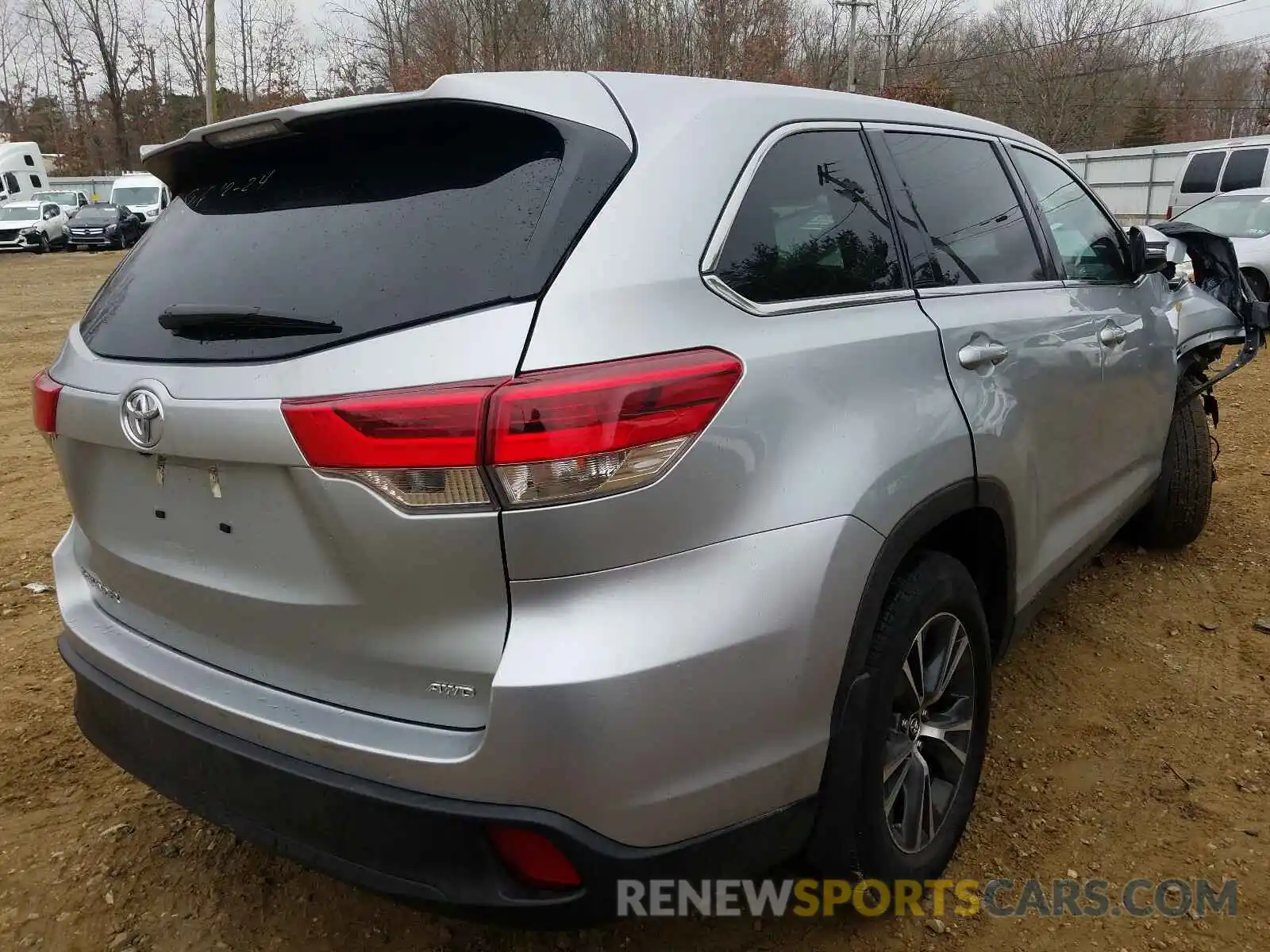 4 Photograph of a damaged car 5TDBZRFH3KS963670 TOYOTA HIGHLANDER 2019