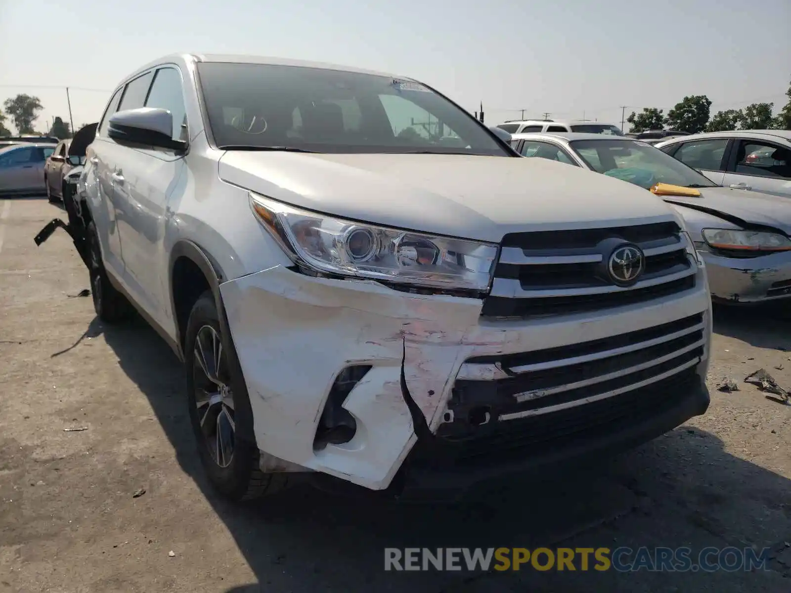 1 Photograph of a damaged car 5TDBZRFH3KS967640 TOYOTA HIGHLANDER 2019