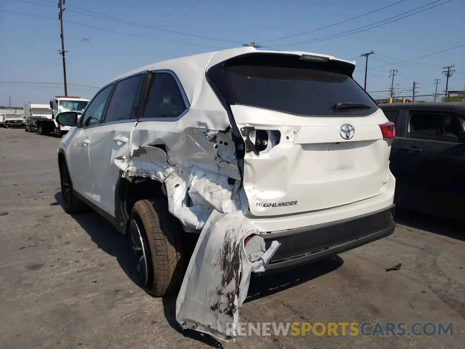 3 Photograph of a damaged car 5TDBZRFH3KS967640 TOYOTA HIGHLANDER 2019