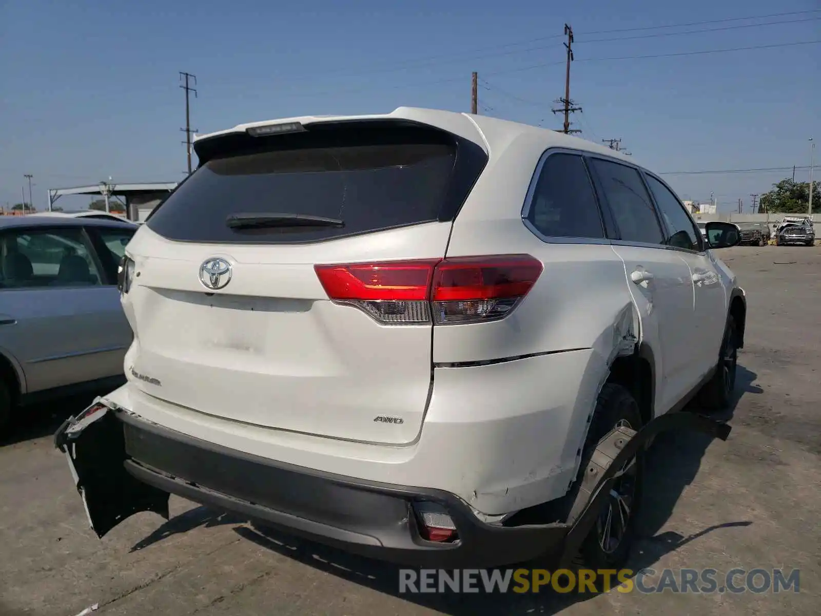 4 Photograph of a damaged car 5TDBZRFH3KS967640 TOYOTA HIGHLANDER 2019