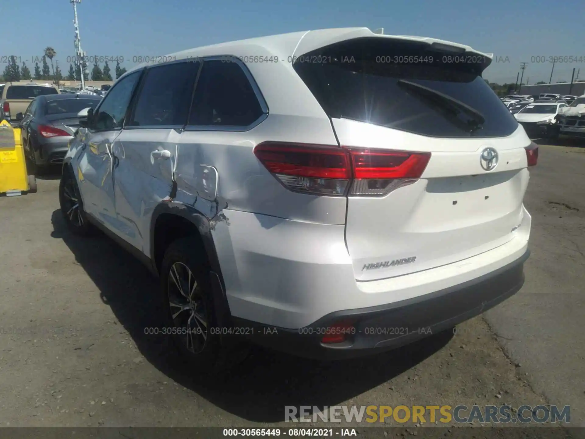 3 Photograph of a damaged car 5TDBZRFH3KS967721 TOYOTA HIGHLANDER 2019