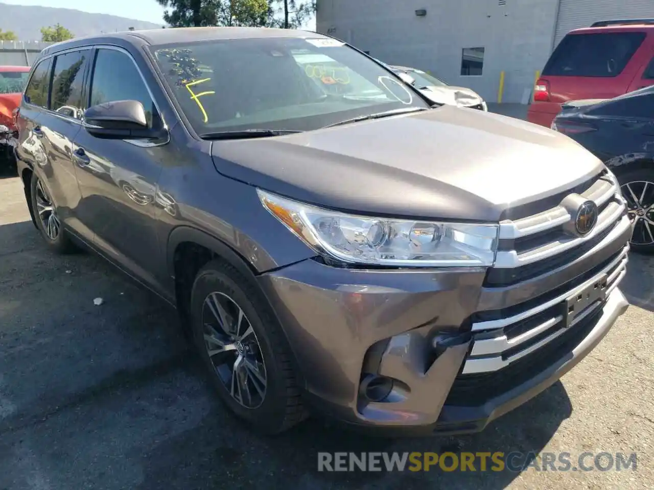 1 Photograph of a damaged car 5TDBZRFH3KS971512 TOYOTA HIGHLANDER 2019