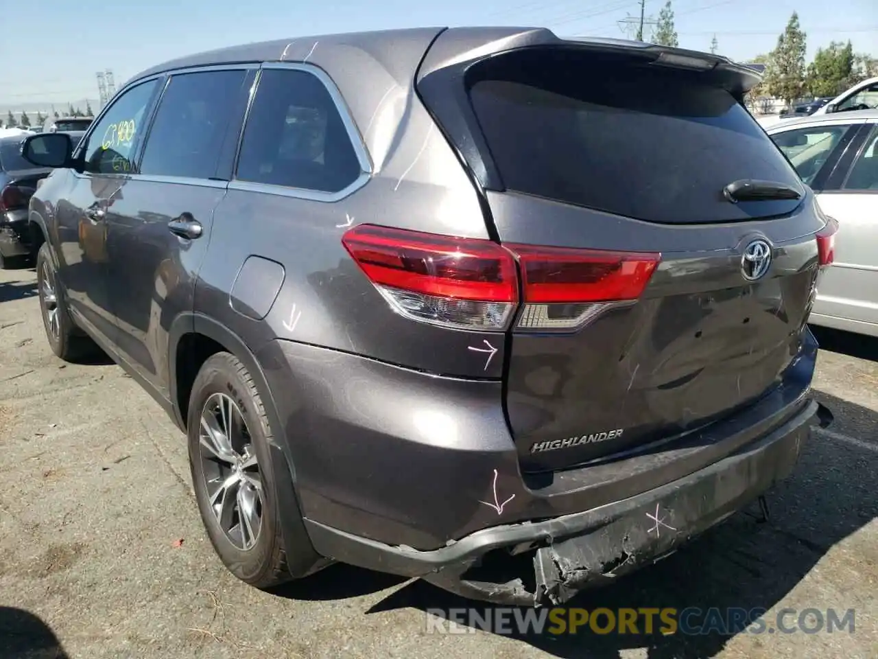 3 Photograph of a damaged car 5TDBZRFH3KS971512 TOYOTA HIGHLANDER 2019