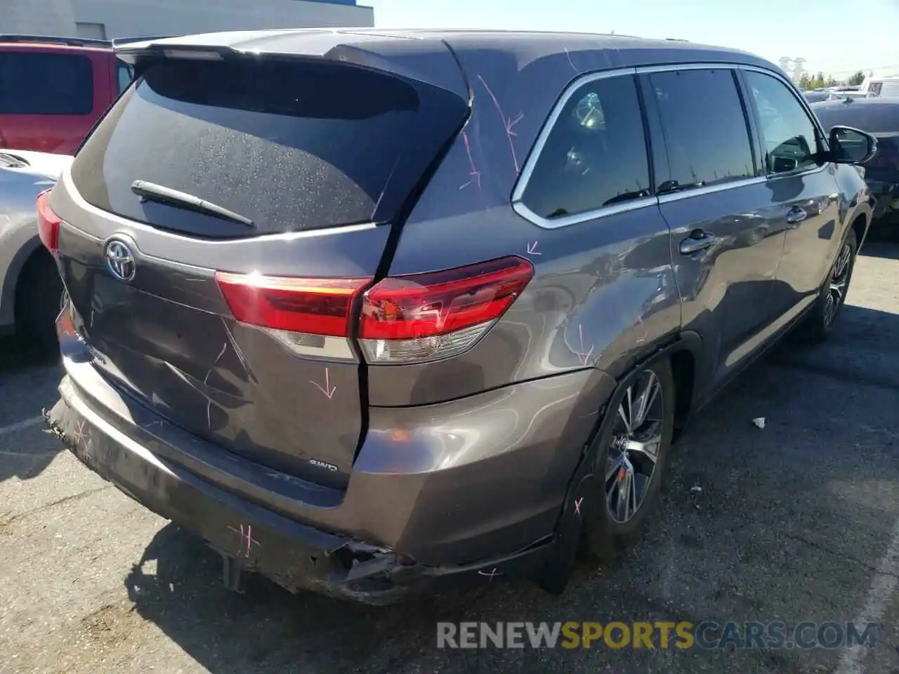 4 Photograph of a damaged car 5TDBZRFH3KS971512 TOYOTA HIGHLANDER 2019