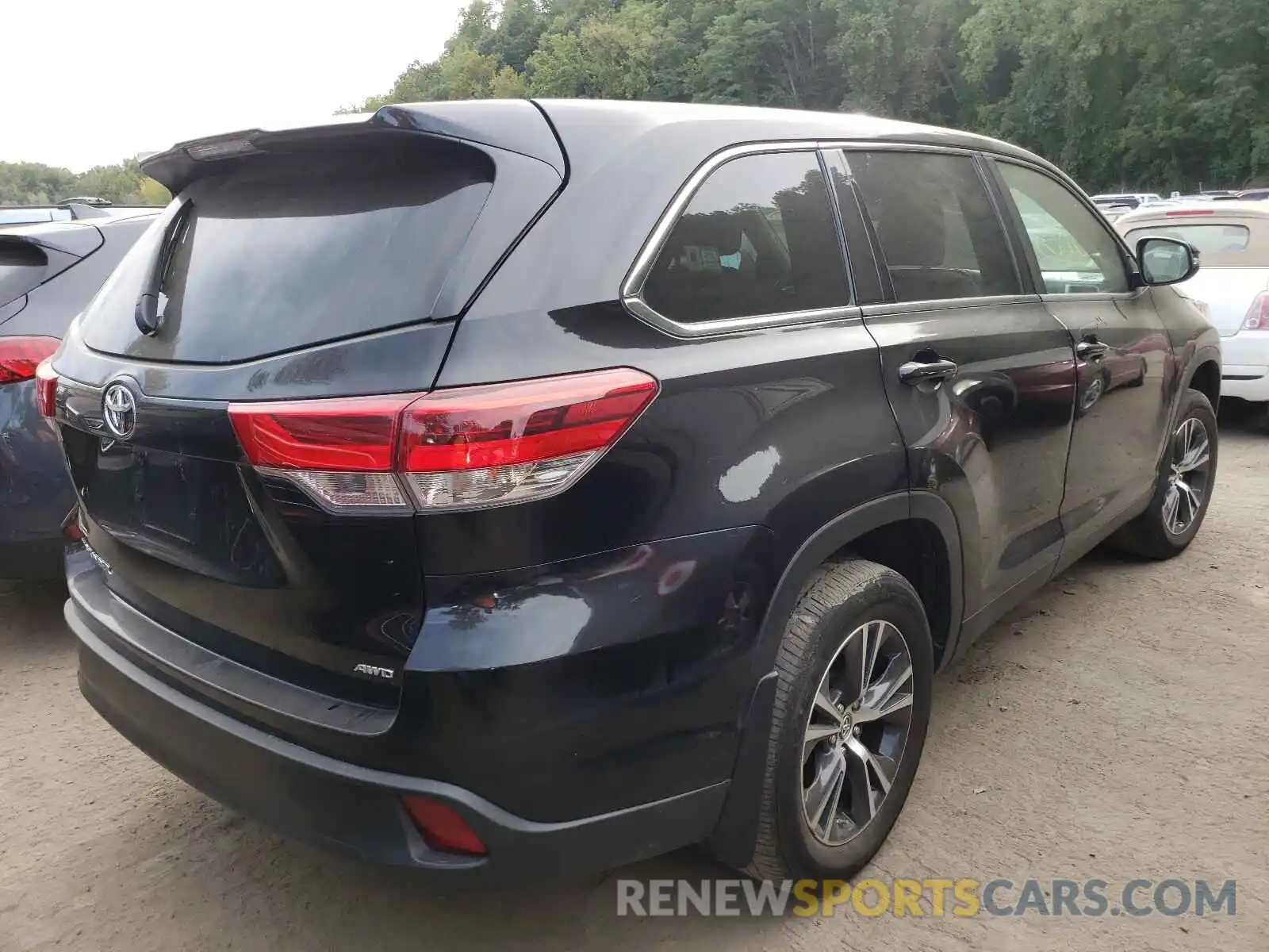 4 Photograph of a damaged car 5TDBZRFH3KS977259 TOYOTA HIGHLANDER 2019