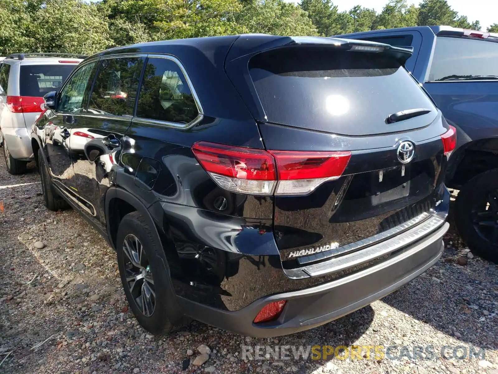 3 Photograph of a damaged car 5TDBZRFH3KS977911 TOYOTA HIGHLANDER 2019