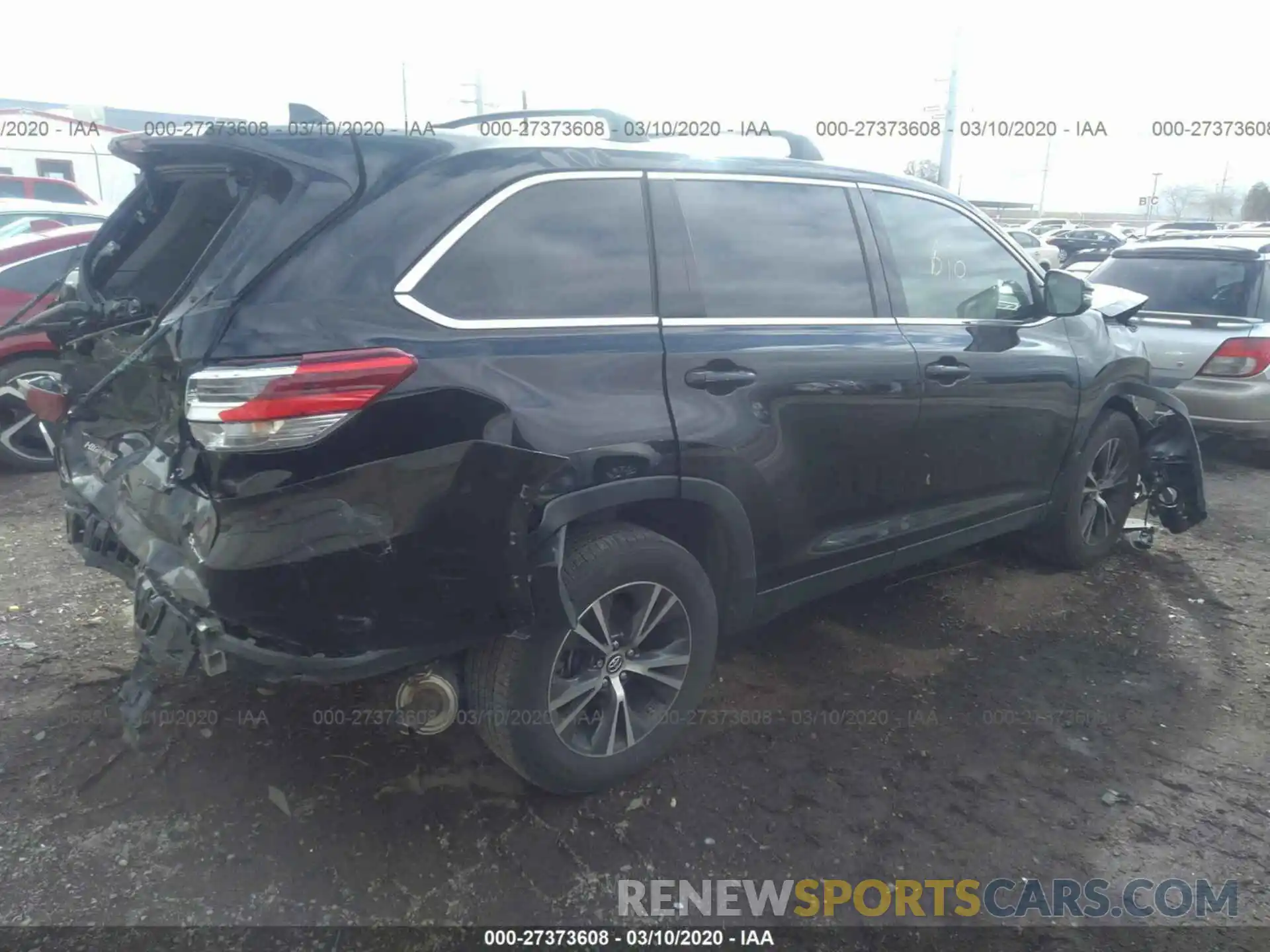 4 Photograph of a damaged car 5TDBZRFH3KS985605 TOYOTA HIGHLANDER 2019