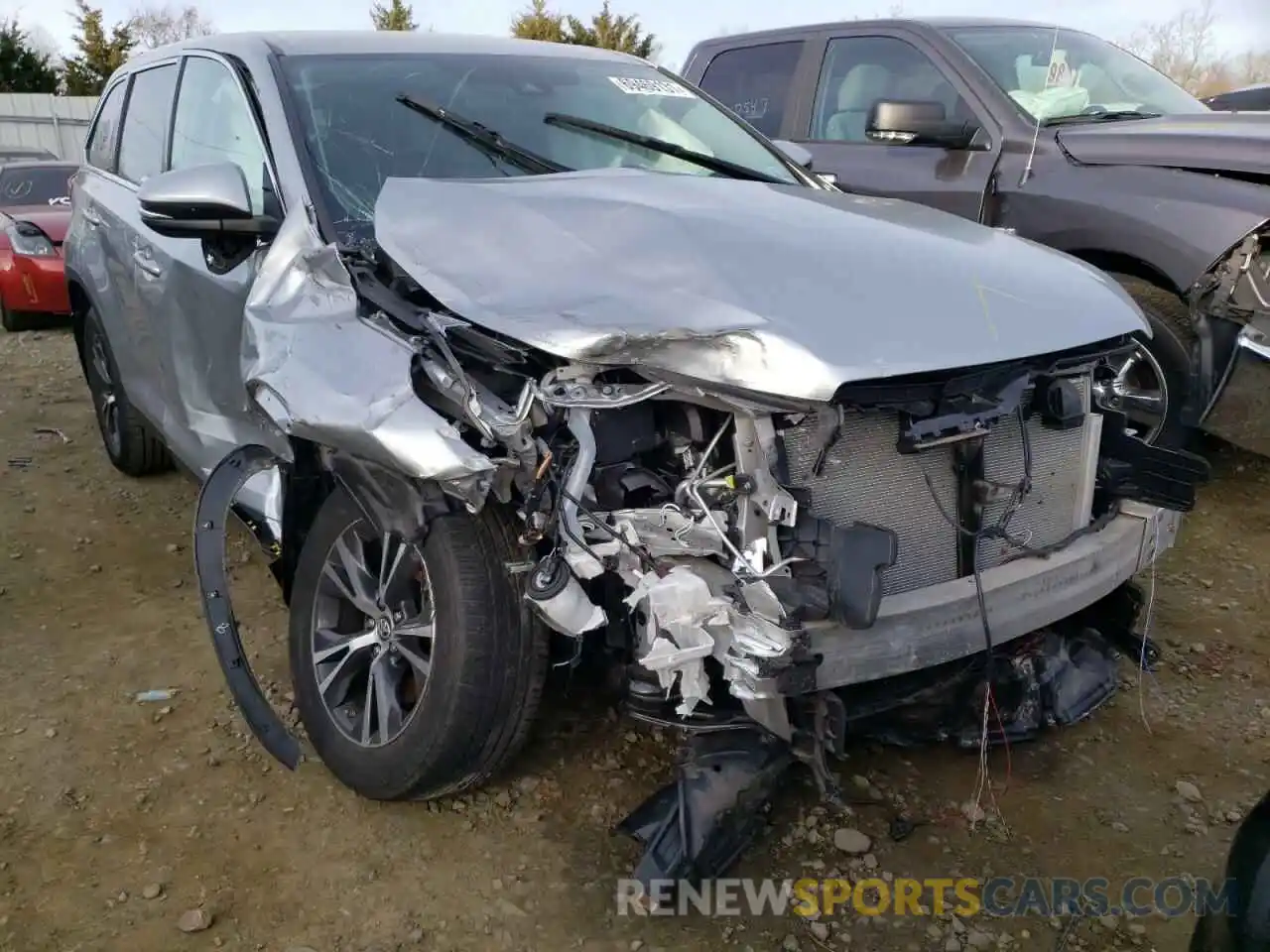 1 Photograph of a damaged car 5TDBZRFH3KS990884 TOYOTA HIGHLANDER 2019