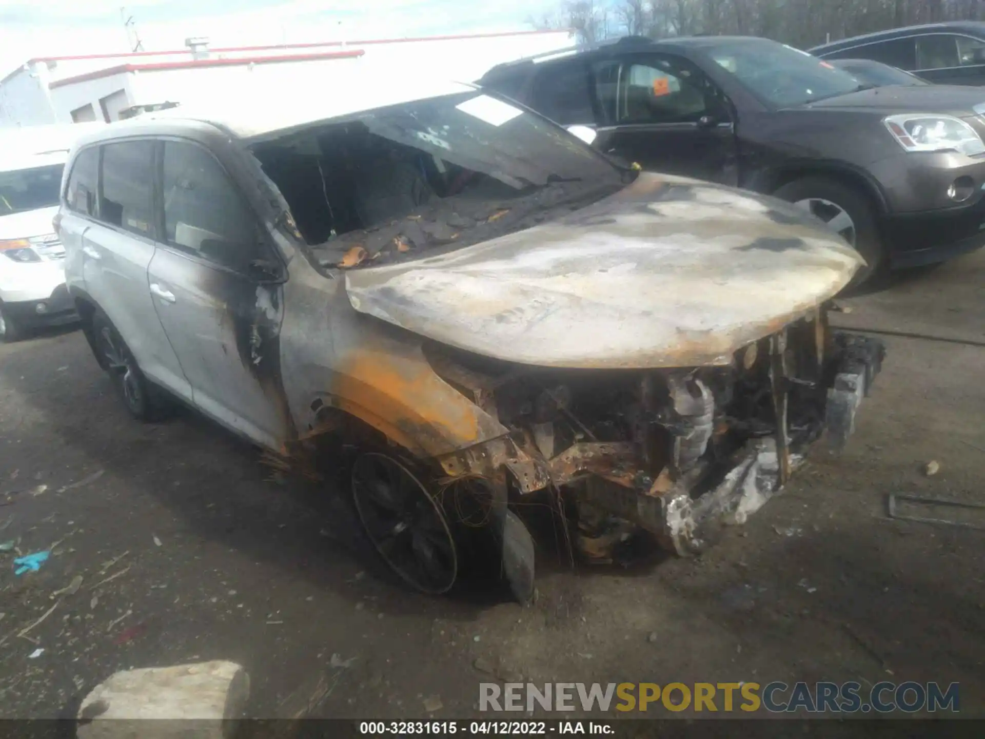 1 Photograph of a damaged car 5TDBZRFH3KS993803 TOYOTA HIGHLANDER 2019