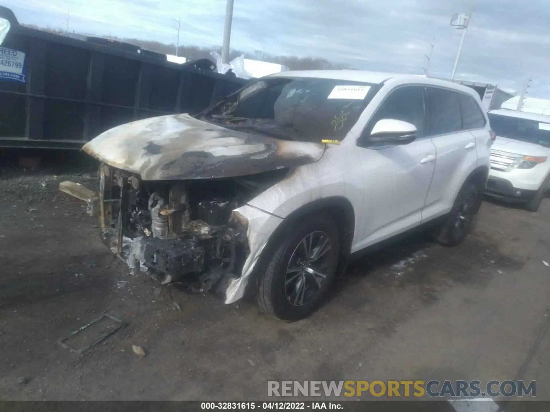 2 Photograph of a damaged car 5TDBZRFH3KS993803 TOYOTA HIGHLANDER 2019