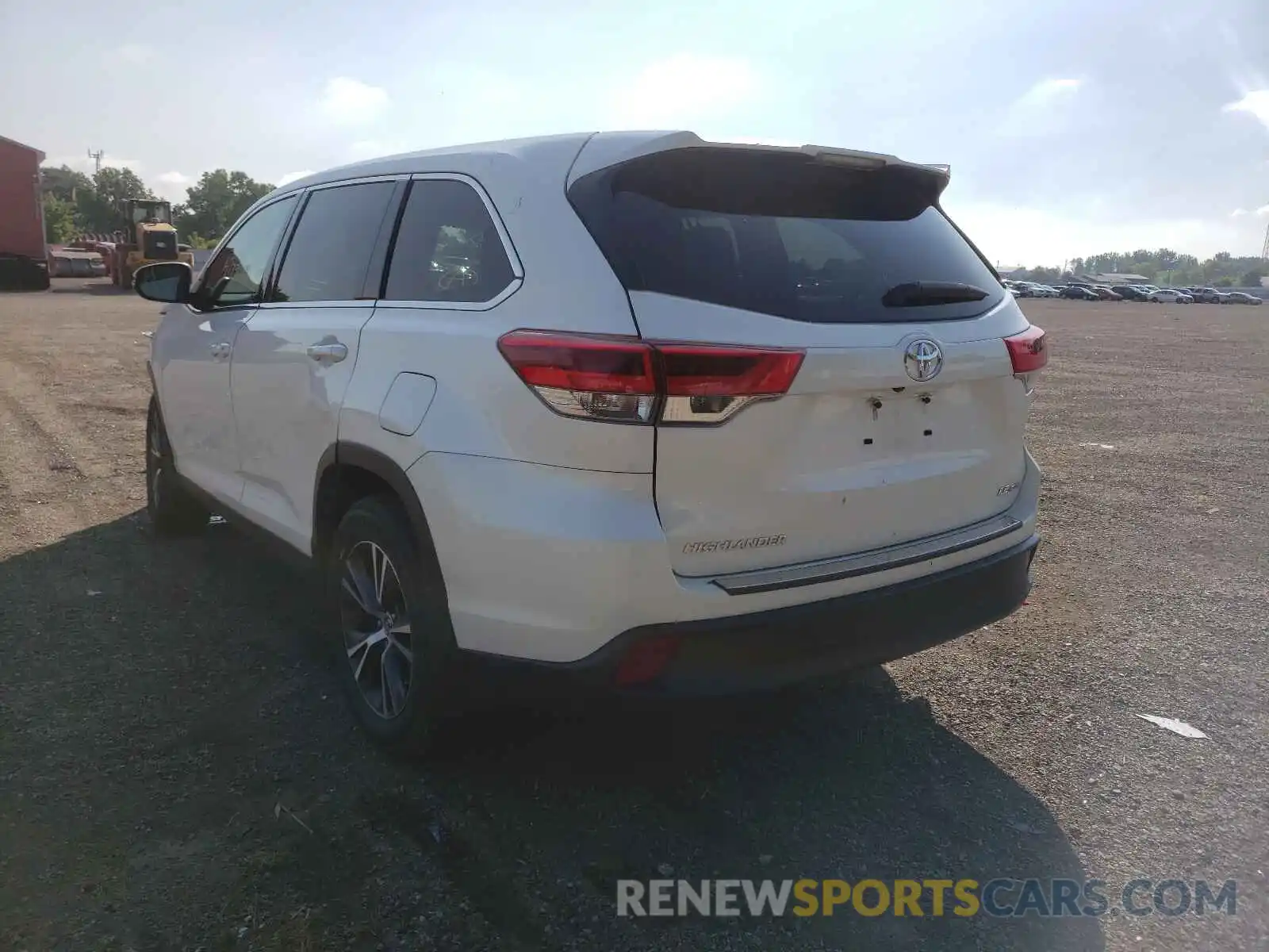 3 Photograph of a damaged car 5TDBZRFH3KS996068 TOYOTA HIGHLANDER 2019