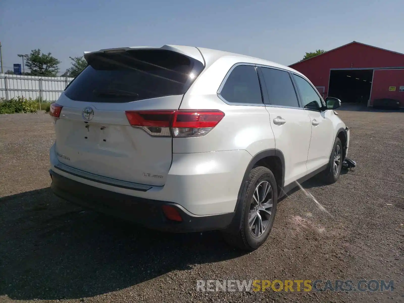 4 Photograph of a damaged car 5TDBZRFH3KS996068 TOYOTA HIGHLANDER 2019