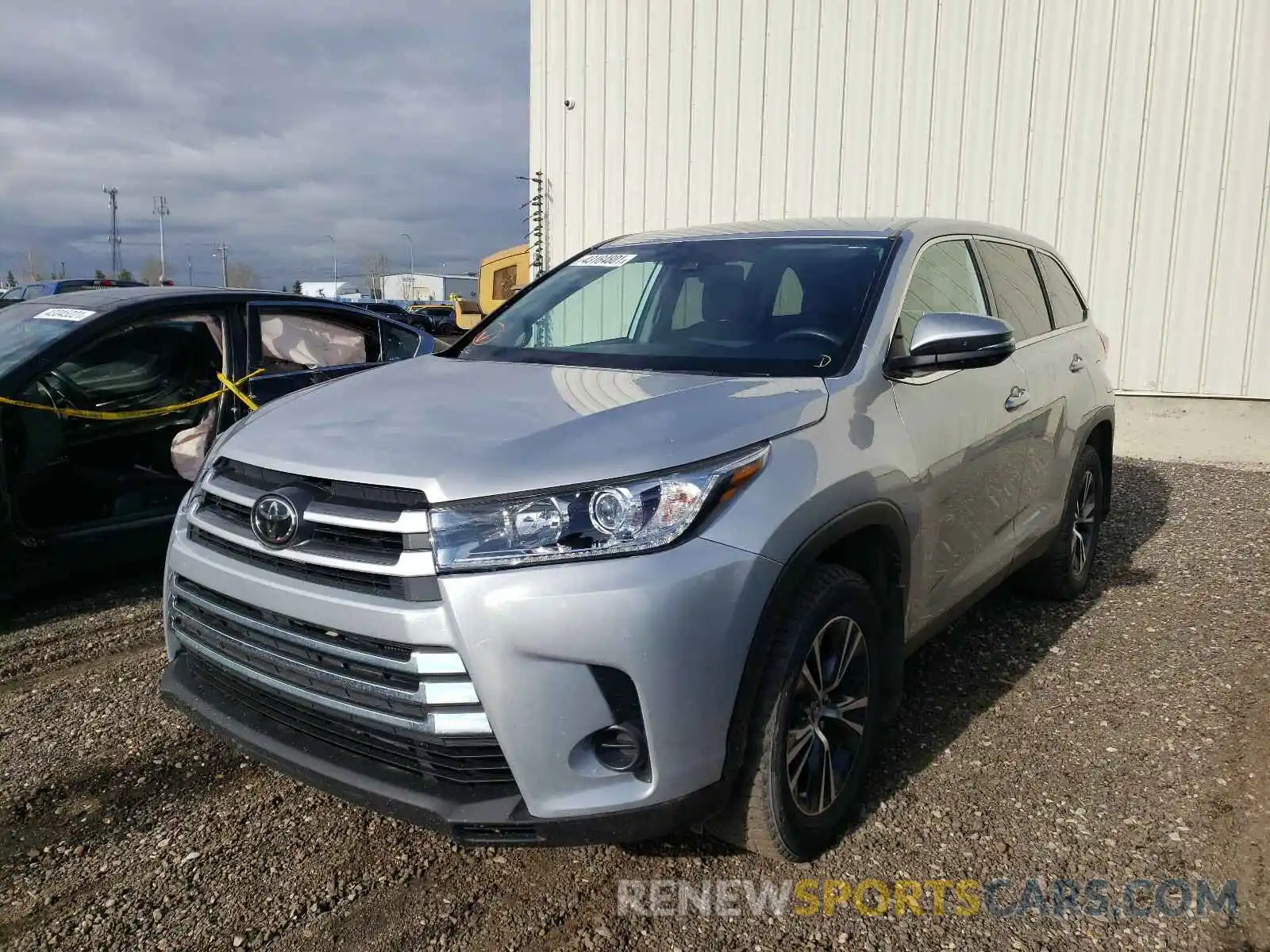 2 Photograph of a damaged car 5TDBZRFH3KS996779 TOYOTA HIGHLANDER 2019