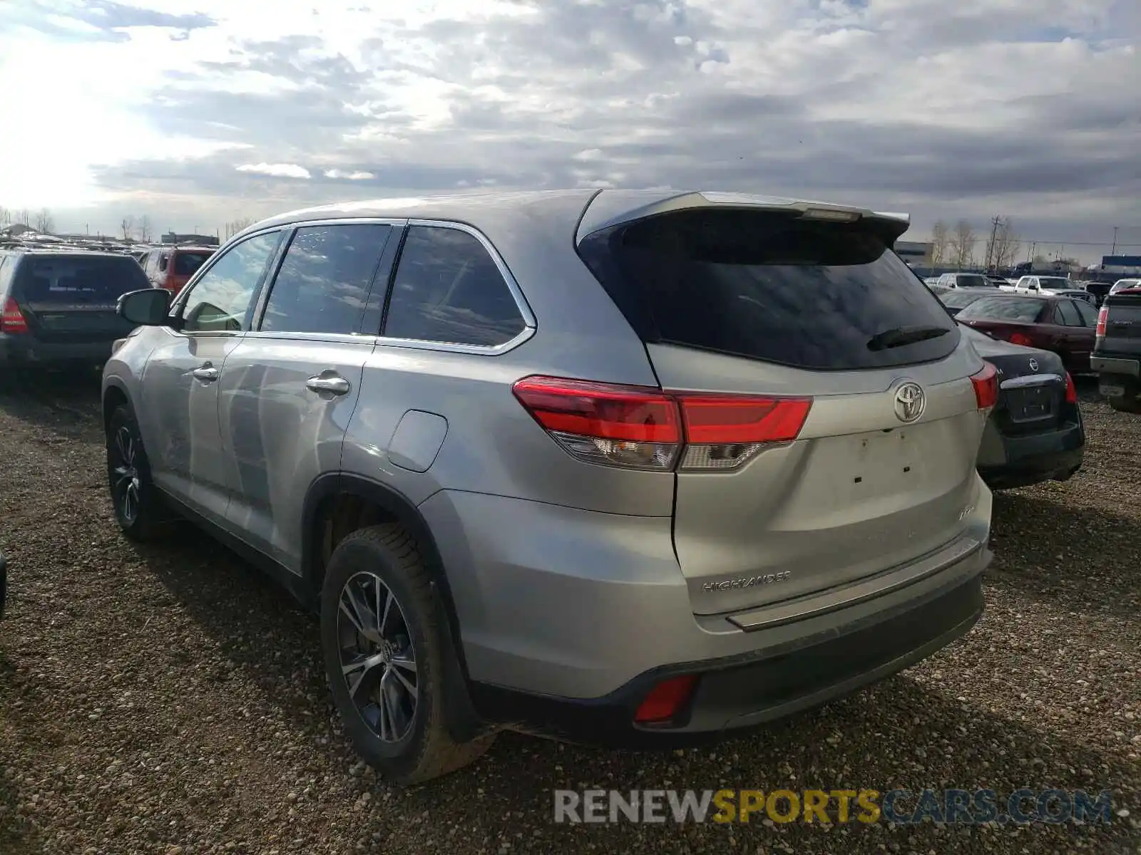 3 Photograph of a damaged car 5TDBZRFH3KS996779 TOYOTA HIGHLANDER 2019