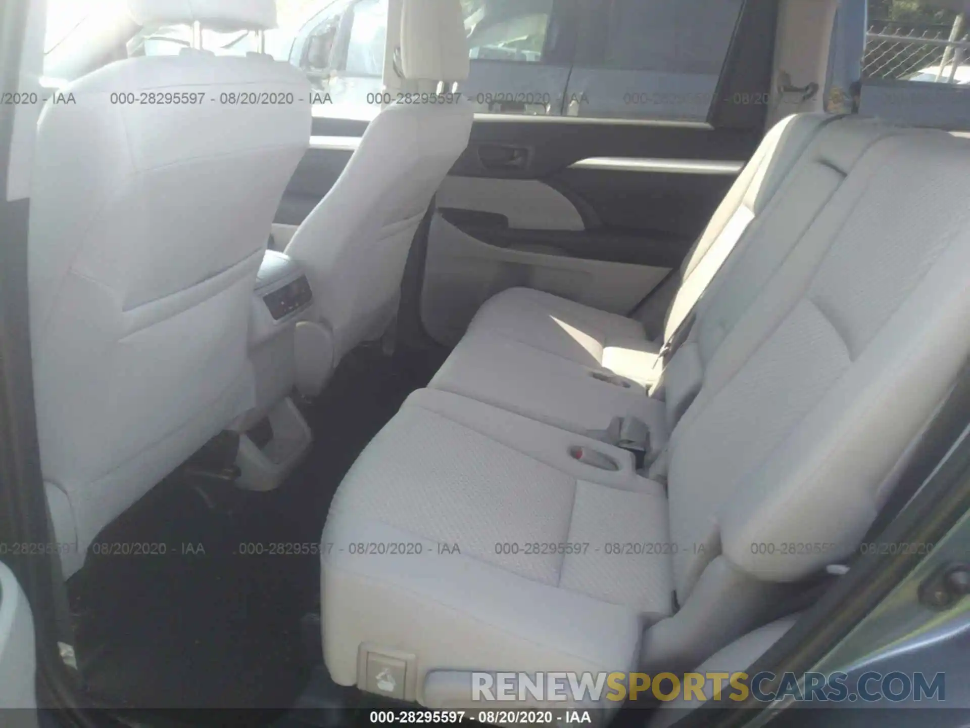 8 Фотография поврежденного автомобиля 5TDBZRFH4KS707389 TOYOTA HIGHLANDER 2019