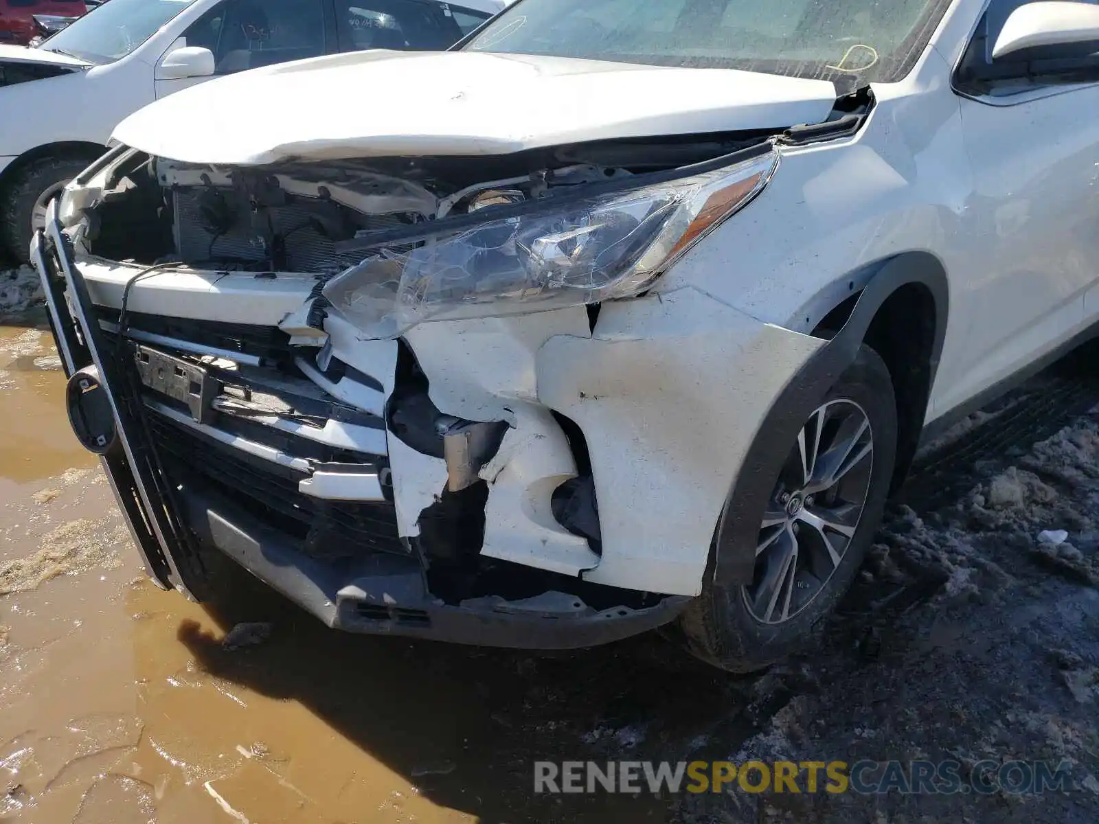 9 Photograph of a damaged car 5TDBZRFH4KS707697 TOYOTA HIGHLANDER 2019