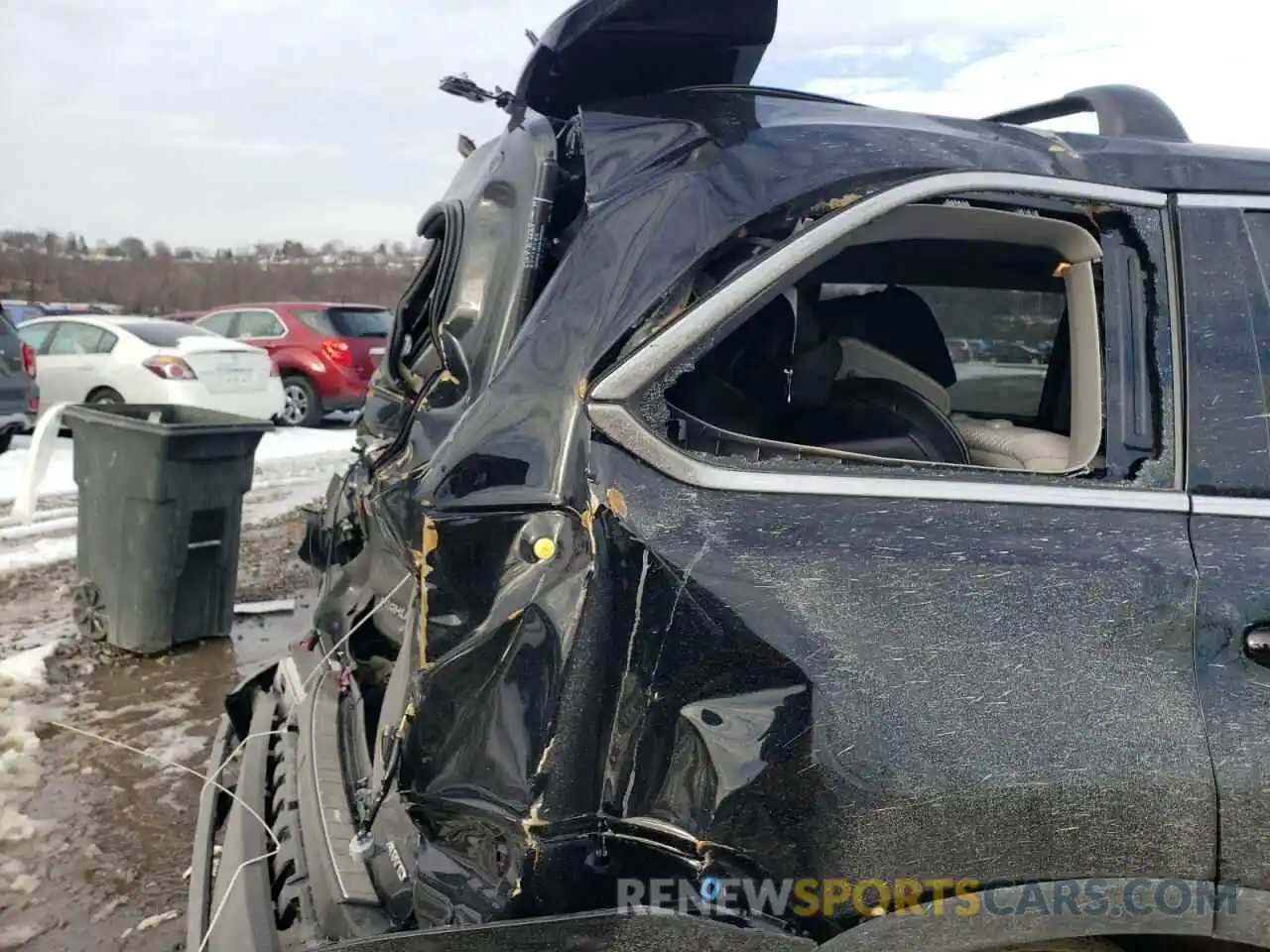 9 Photograph of a damaged car 5TDBZRFH4KS718568 TOYOTA HIGHLANDER 2019