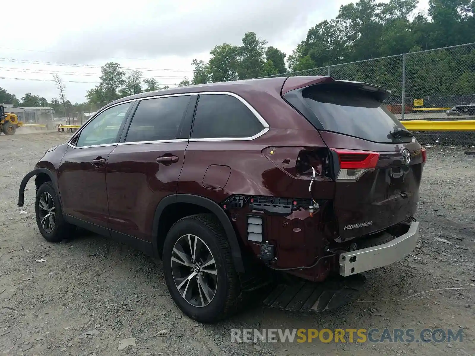 3 Photograph of a damaged car 5TDBZRFH4KS722202 TOYOTA HIGHLANDER 2019