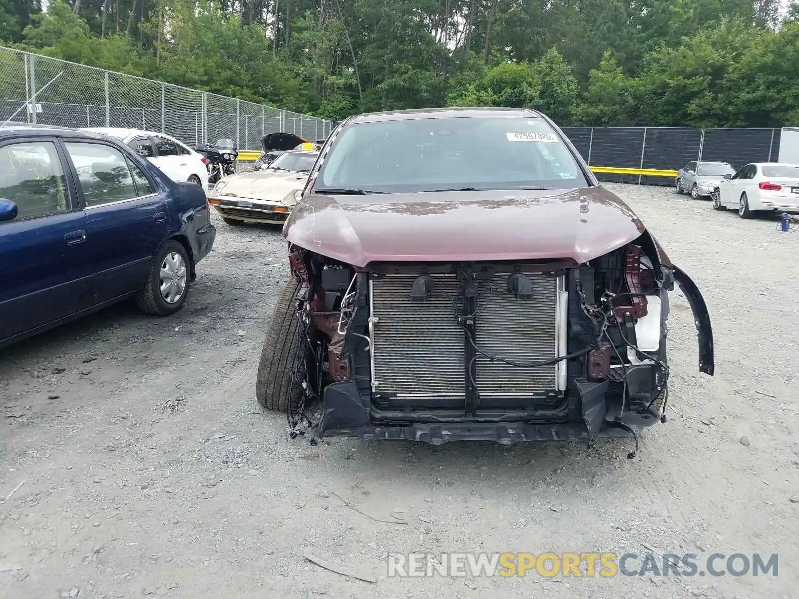 9 Photograph of a damaged car 5TDBZRFH4KS722202 TOYOTA HIGHLANDER 2019