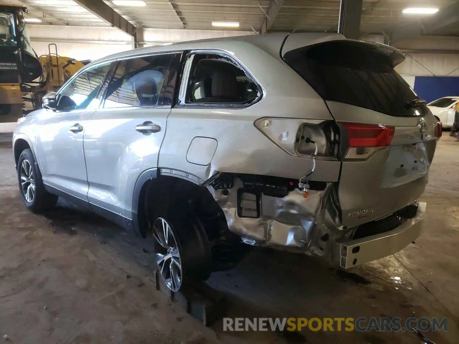 3 Photograph of a damaged car 5TDBZRFH4KS722734 TOYOTA HIGHLANDER 2019