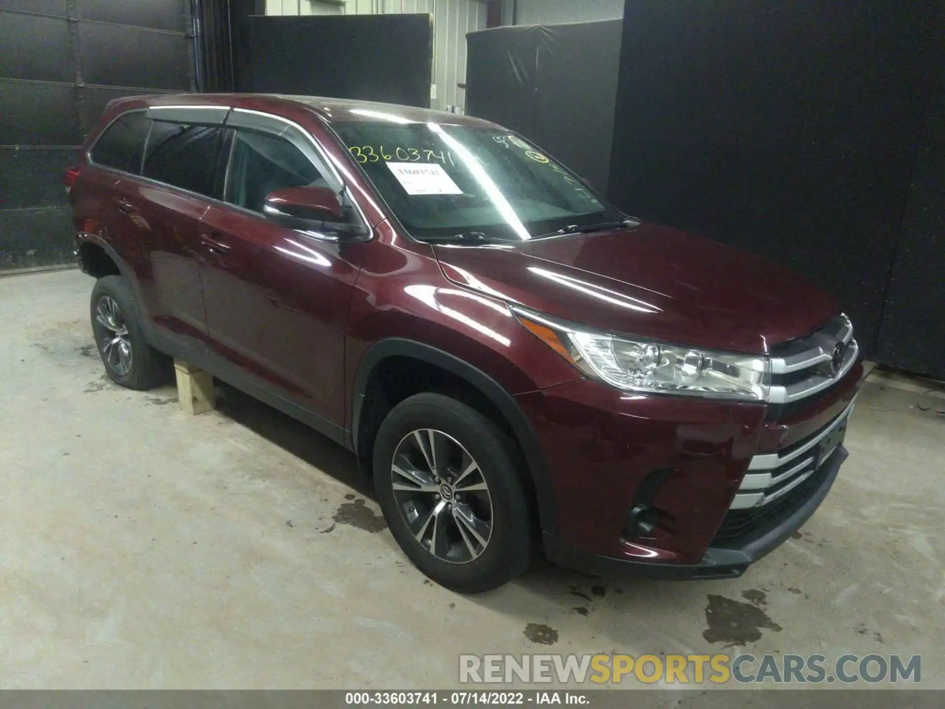 1 Photograph of a damaged car 5TDBZRFH4KS725620 TOYOTA HIGHLANDER 2019