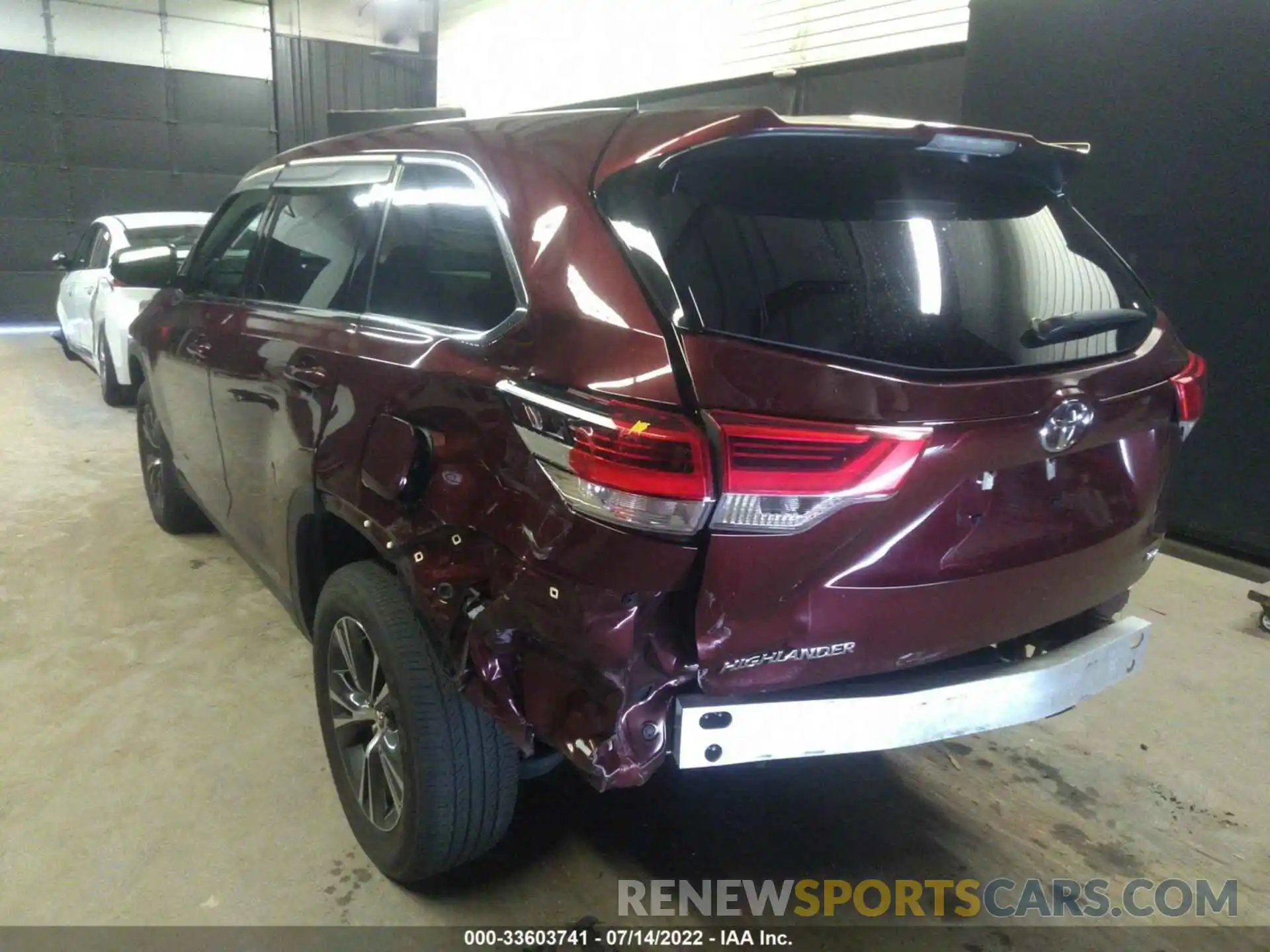 6 Photograph of a damaged car 5TDBZRFH4KS725620 TOYOTA HIGHLANDER 2019