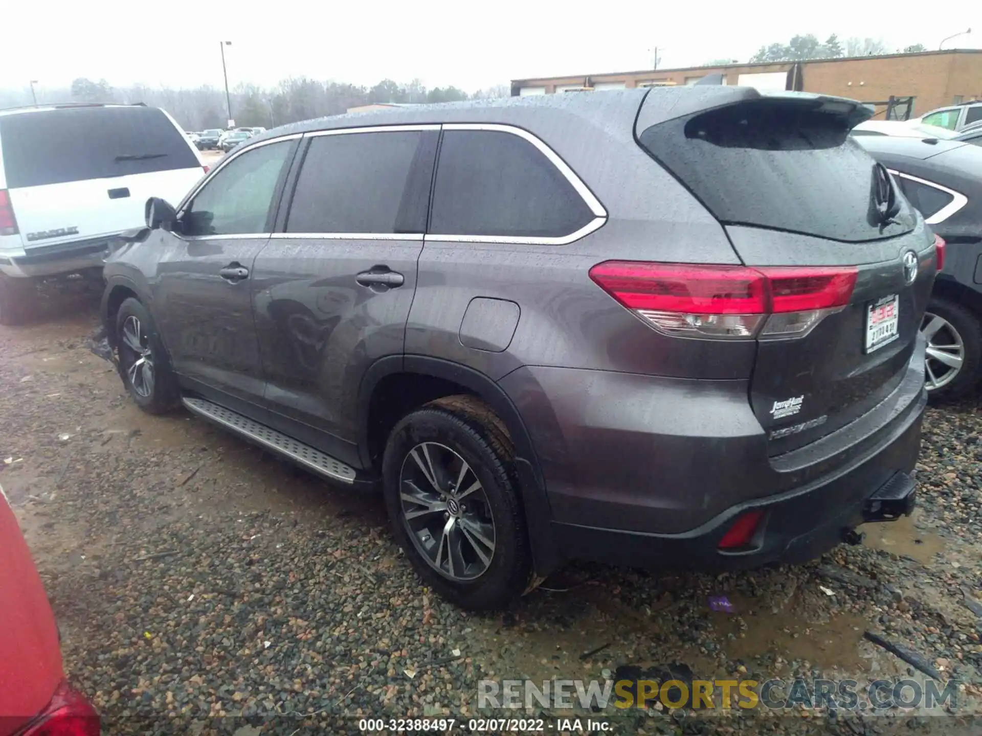 3 Photograph of a damaged car 5TDBZRFH4KS730509 TOYOTA HIGHLANDER 2019