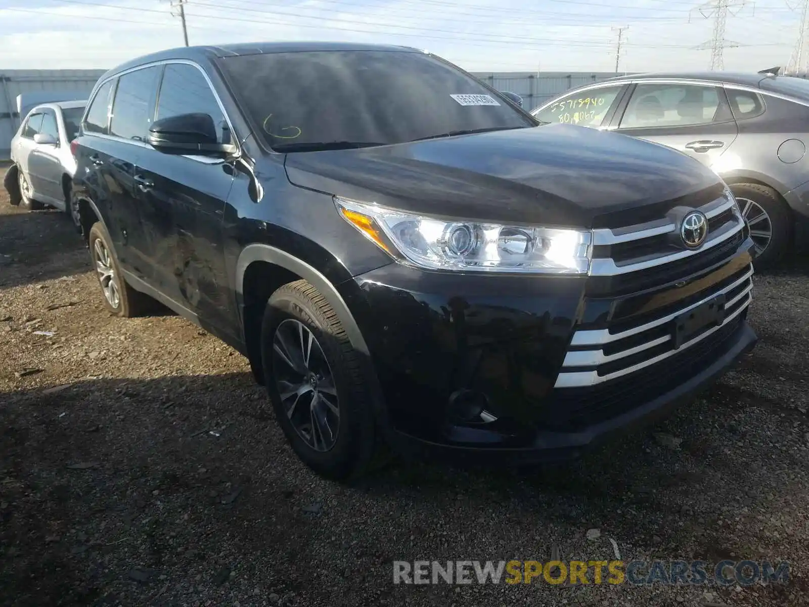 1 Photograph of a damaged car 5TDBZRFH4KS741980 TOYOTA HIGHLANDER 2019