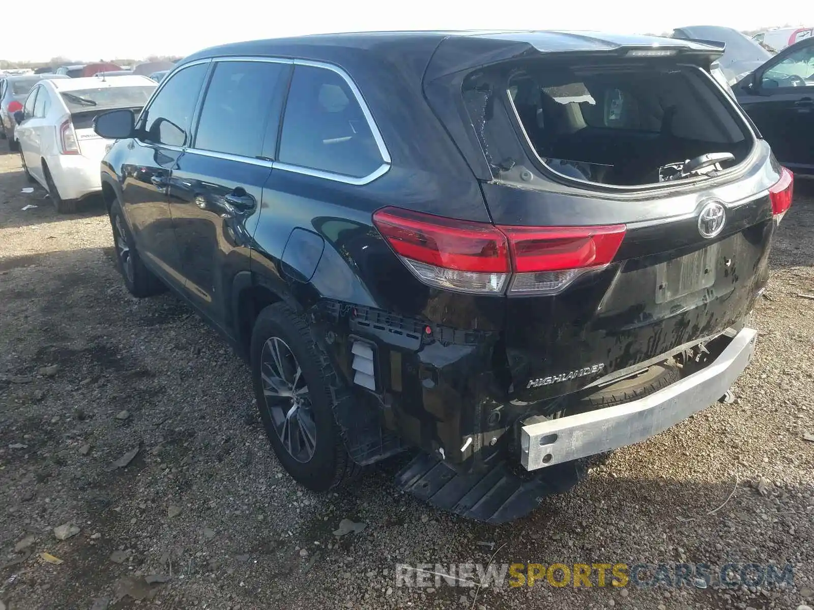 3 Photograph of a damaged car 5TDBZRFH4KS741980 TOYOTA HIGHLANDER 2019