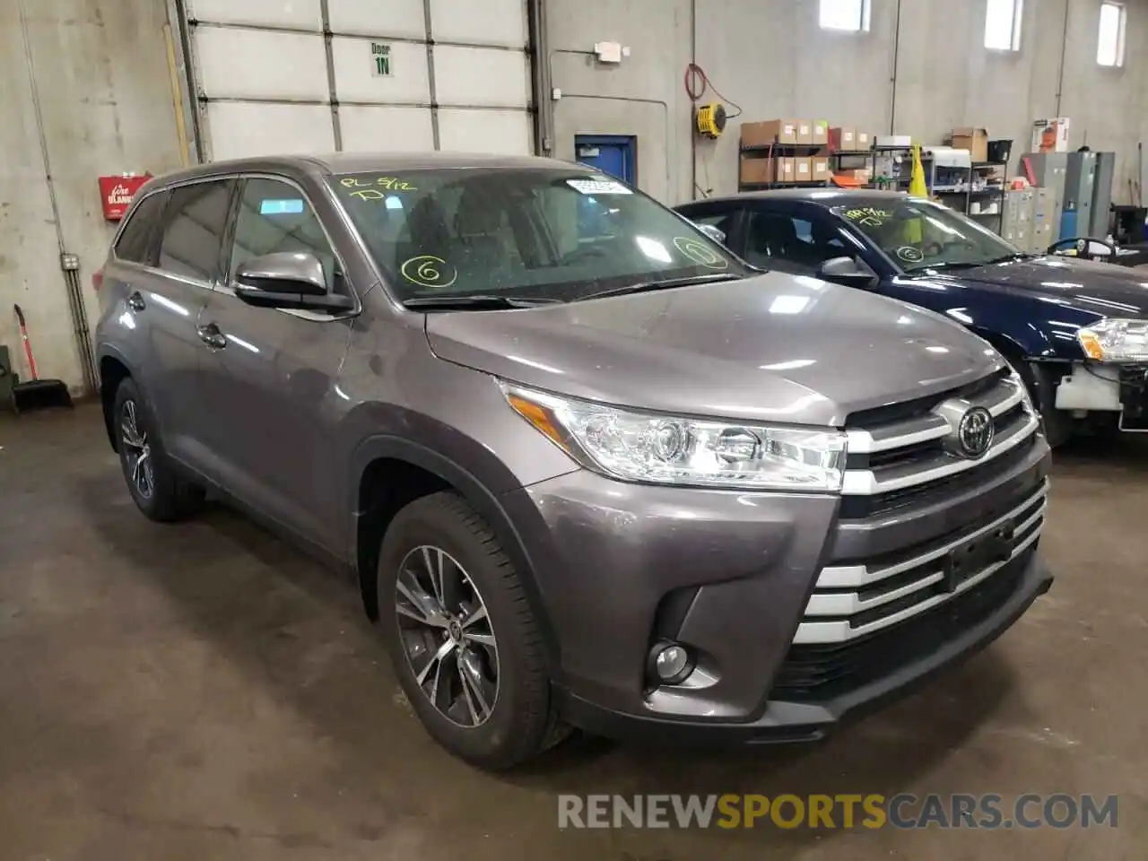 1 Photograph of a damaged car 5TDBZRFH4KS743972 TOYOTA HIGHLANDER 2019