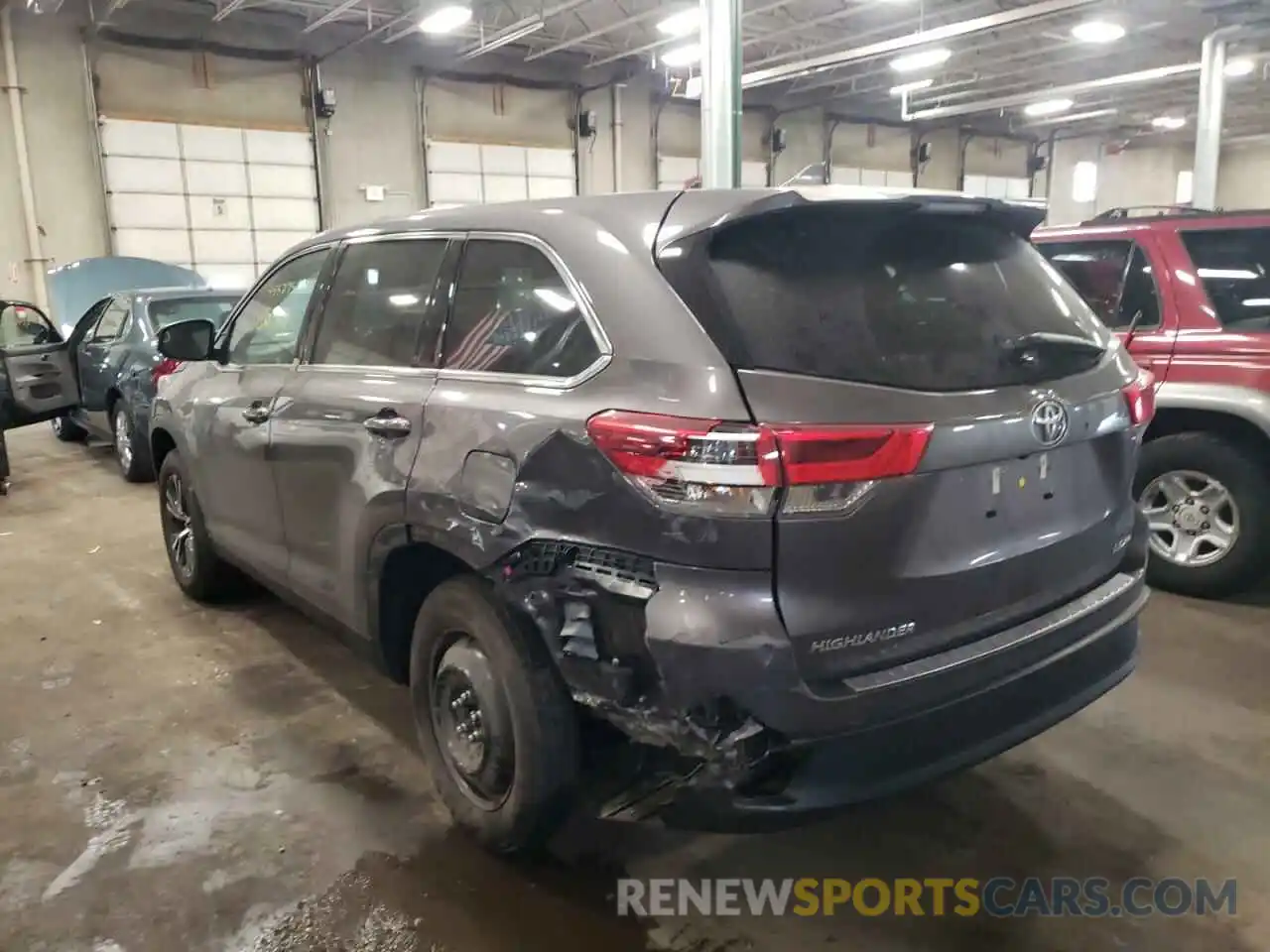 3 Photograph of a damaged car 5TDBZRFH4KS743972 TOYOTA HIGHLANDER 2019