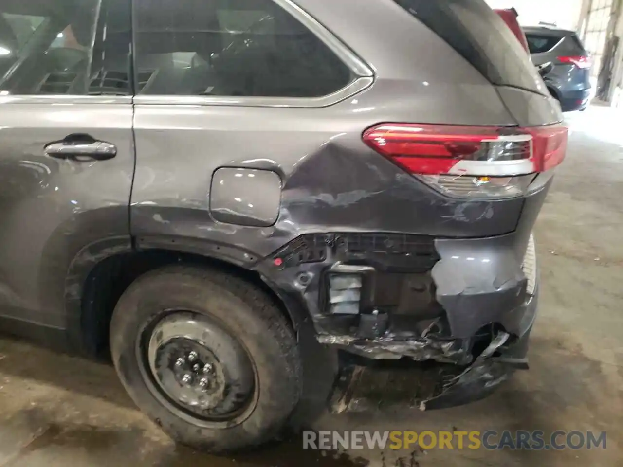 9 Photograph of a damaged car 5TDBZRFH4KS743972 TOYOTA HIGHLANDER 2019