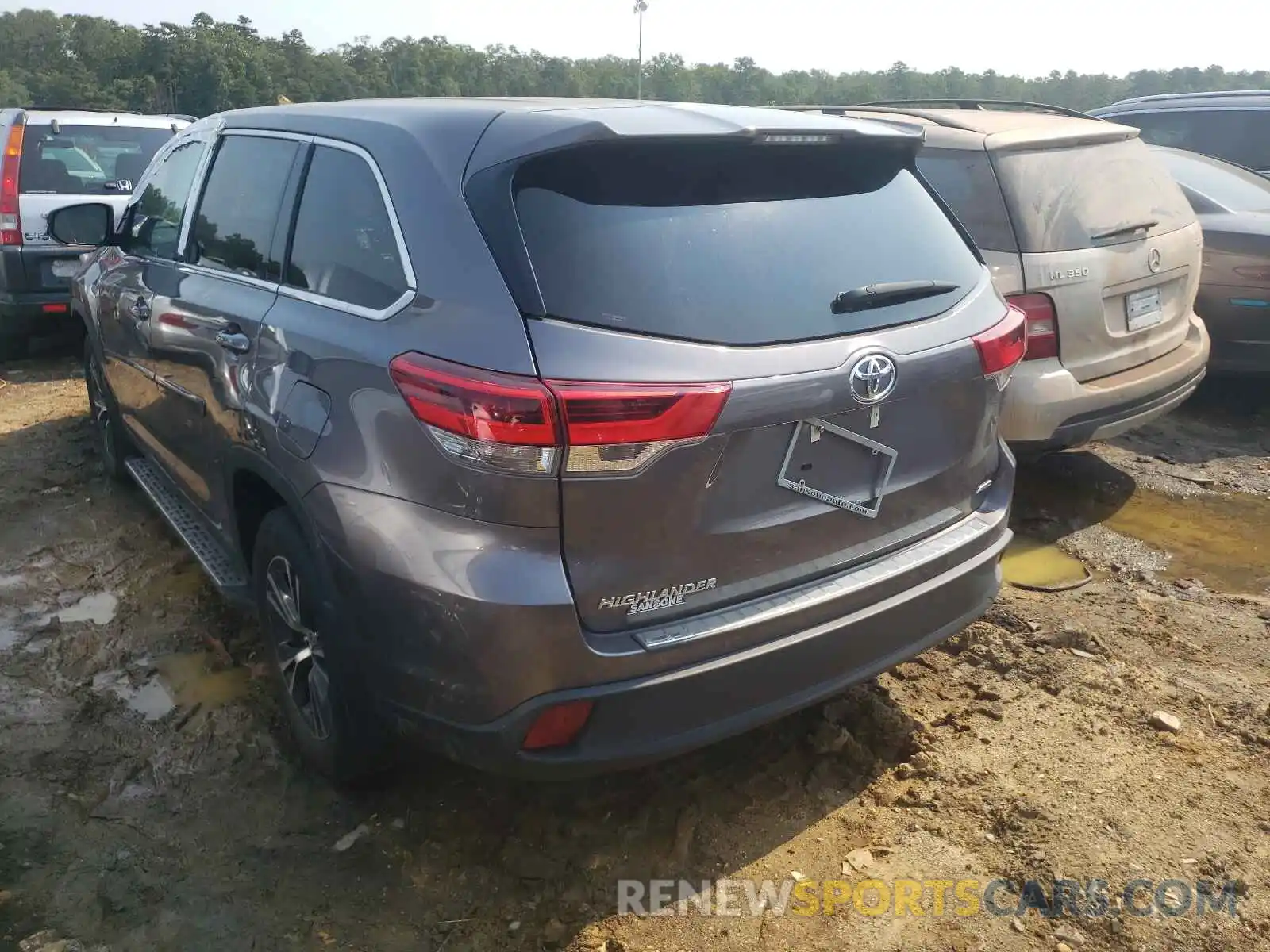 3 Photograph of a damaged car 5TDBZRFH4KS746872 TOYOTA HIGHLANDER 2019