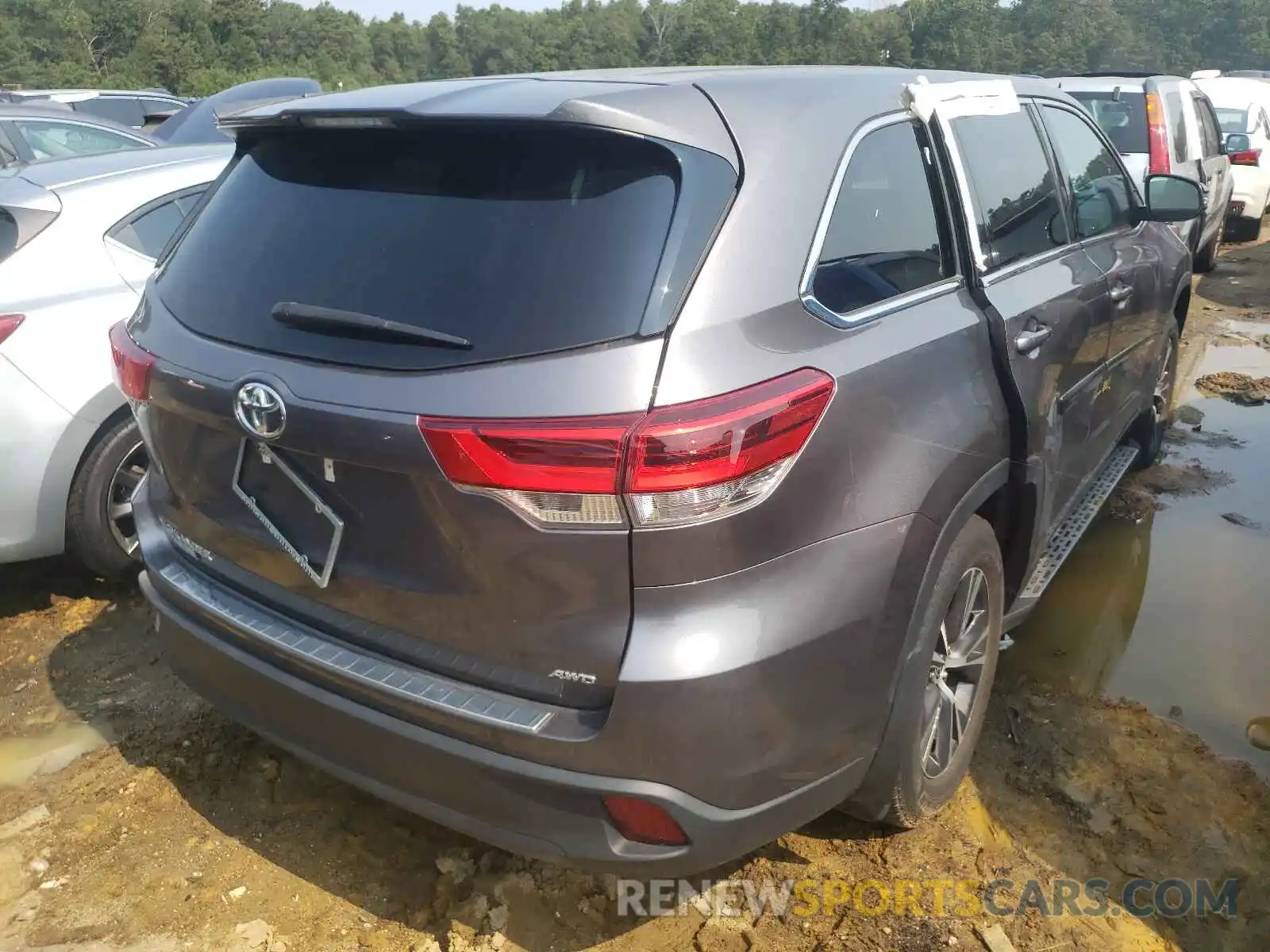 4 Photograph of a damaged car 5TDBZRFH4KS746872 TOYOTA HIGHLANDER 2019