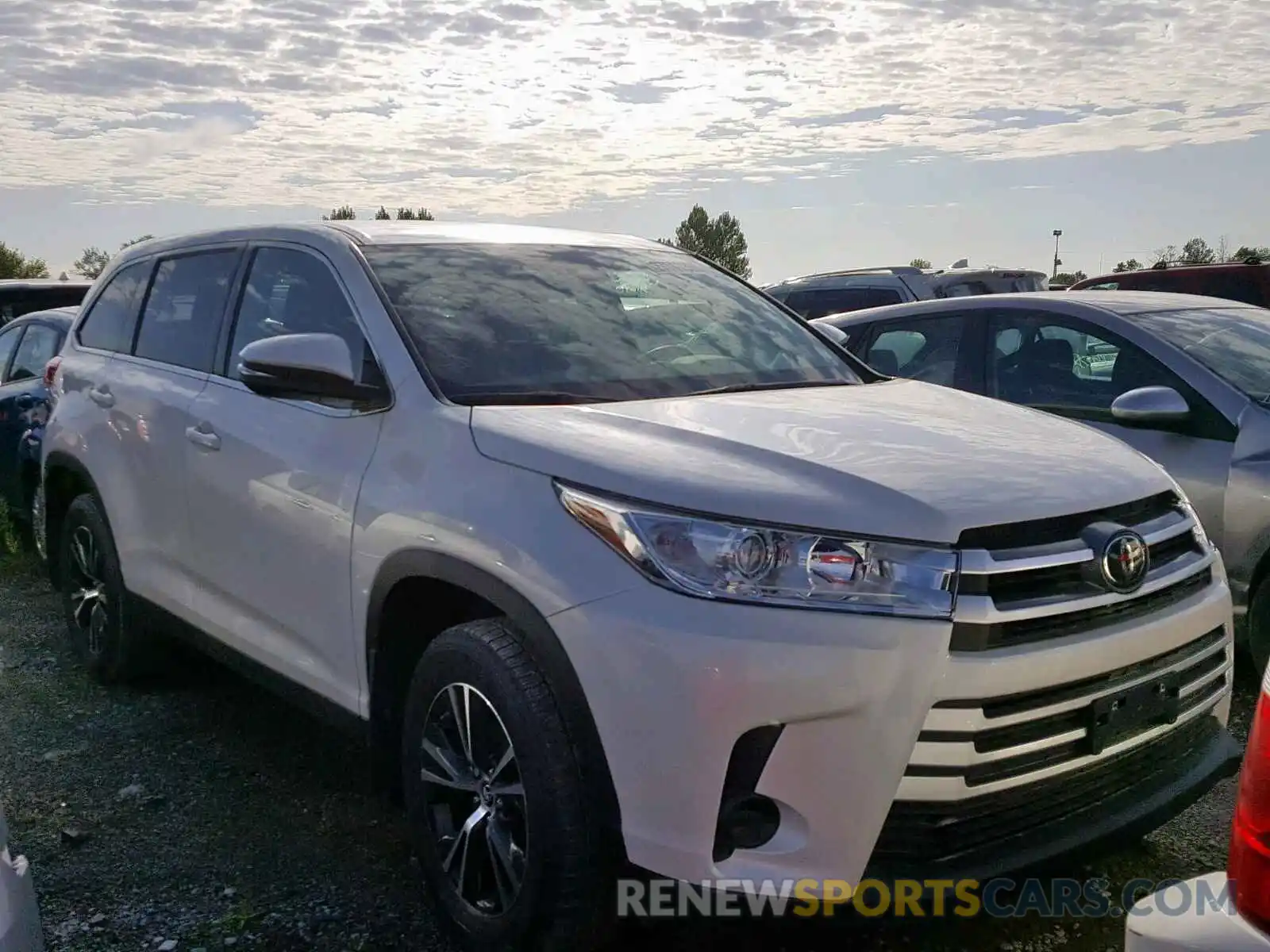 1 Photograph of a damaged car 5TDBZRFH4KS915448 TOYOTA HIGHLANDER 2019