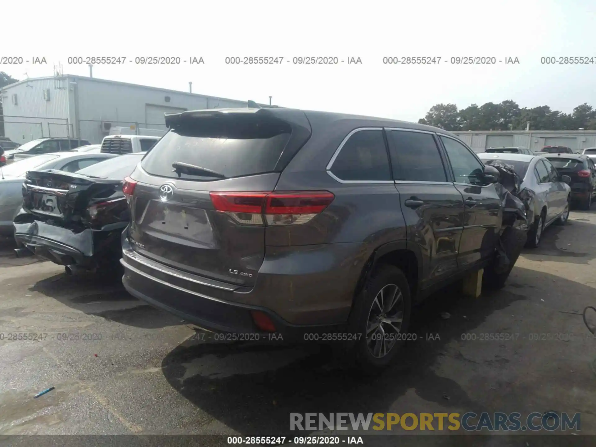 4 Photograph of a damaged car 5TDBZRFH4KS915594 TOYOTA HIGHLANDER 2019